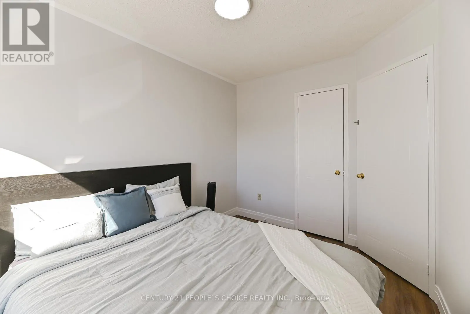 116 GOLDENLIGHT CIRCLE