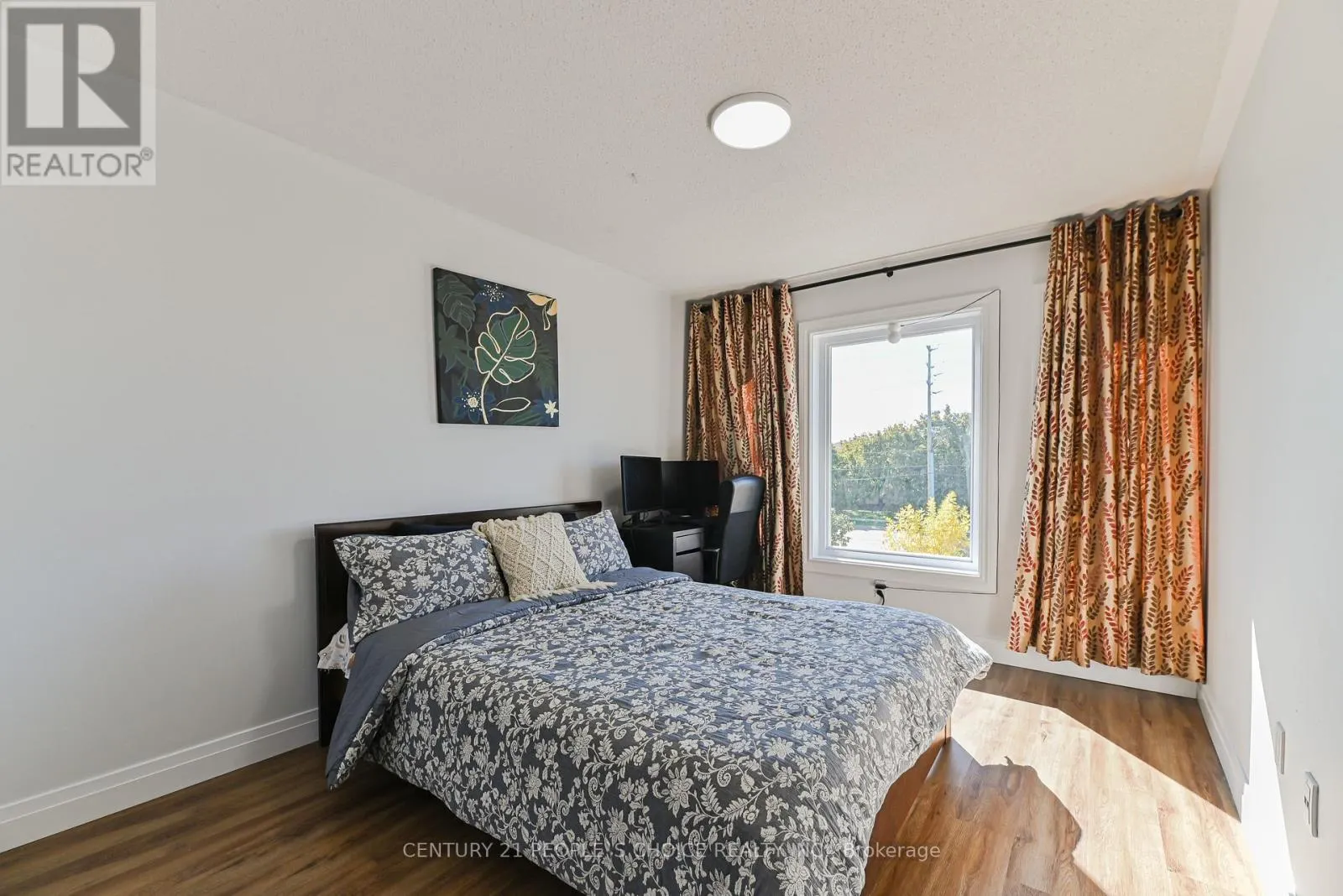 116 GOLDENLIGHT CIRCLE