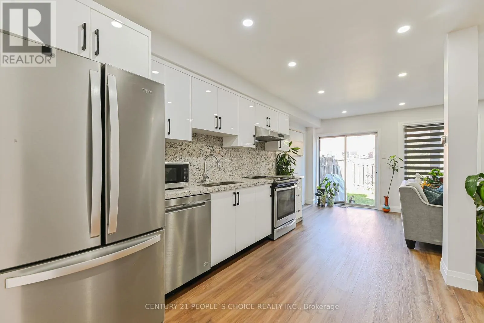 116 GOLDENLIGHT CIRCLE