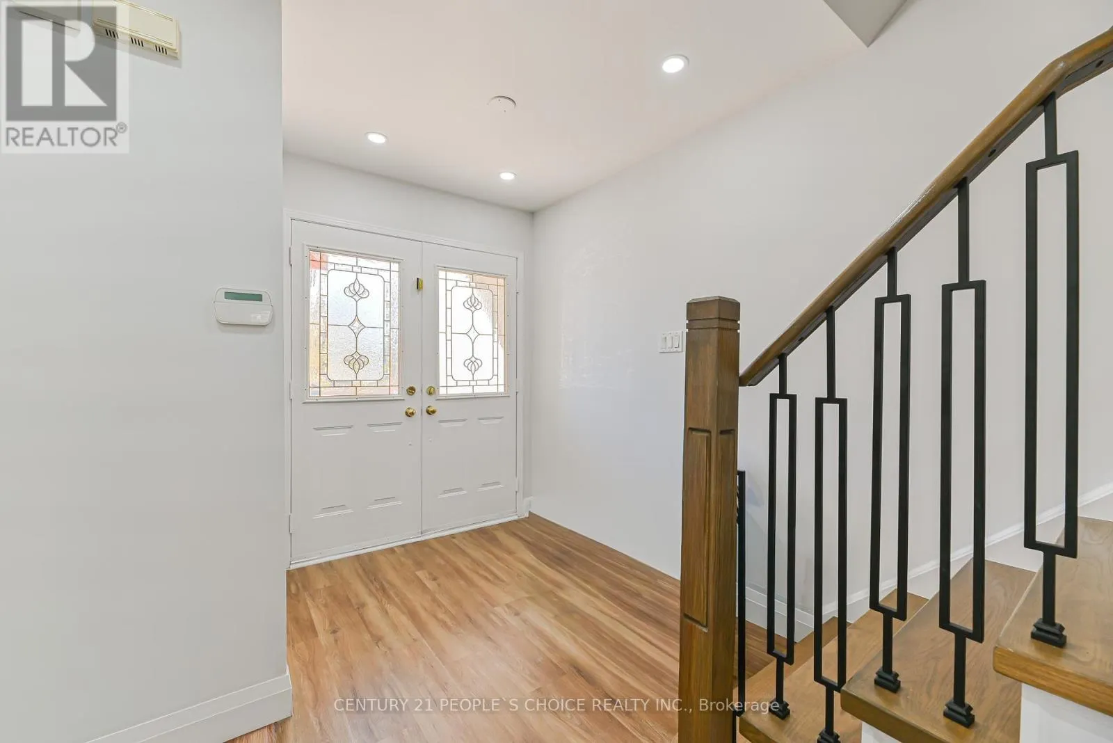 116 GOLDENLIGHT CIRCLE