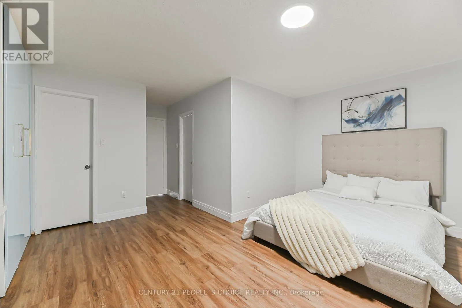 116 GOLDENLIGHT CIRCLE
