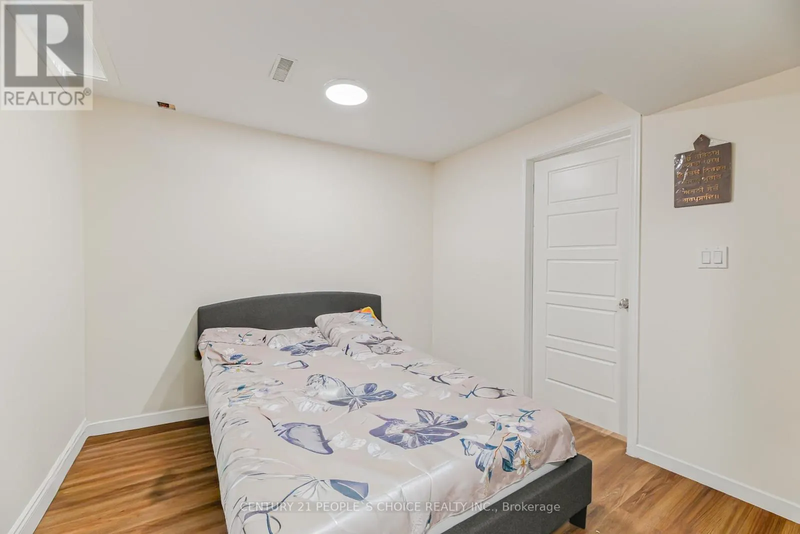 116 GOLDENLIGHT CIRCLE