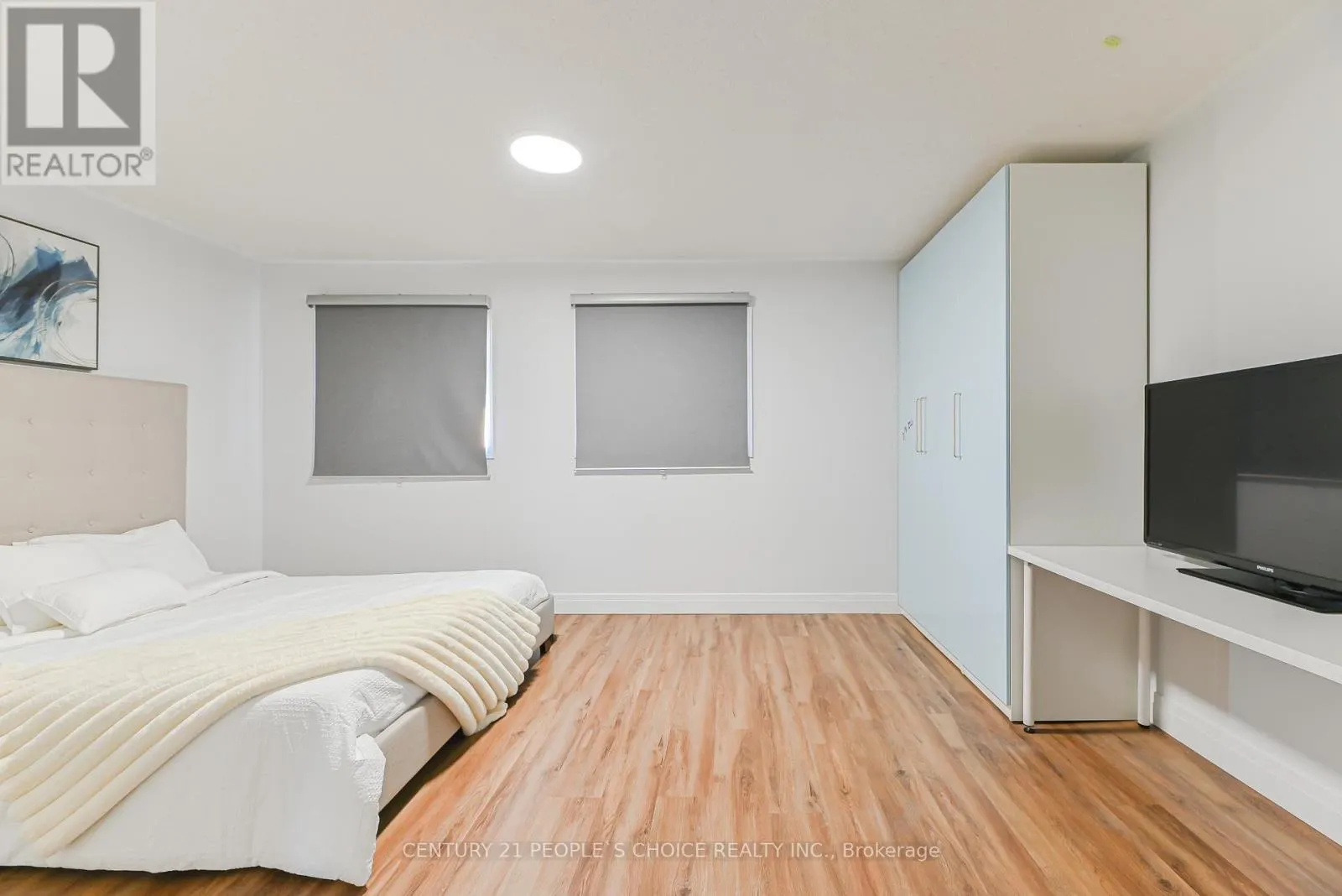 116 GOLDENLIGHT CIRCLE
