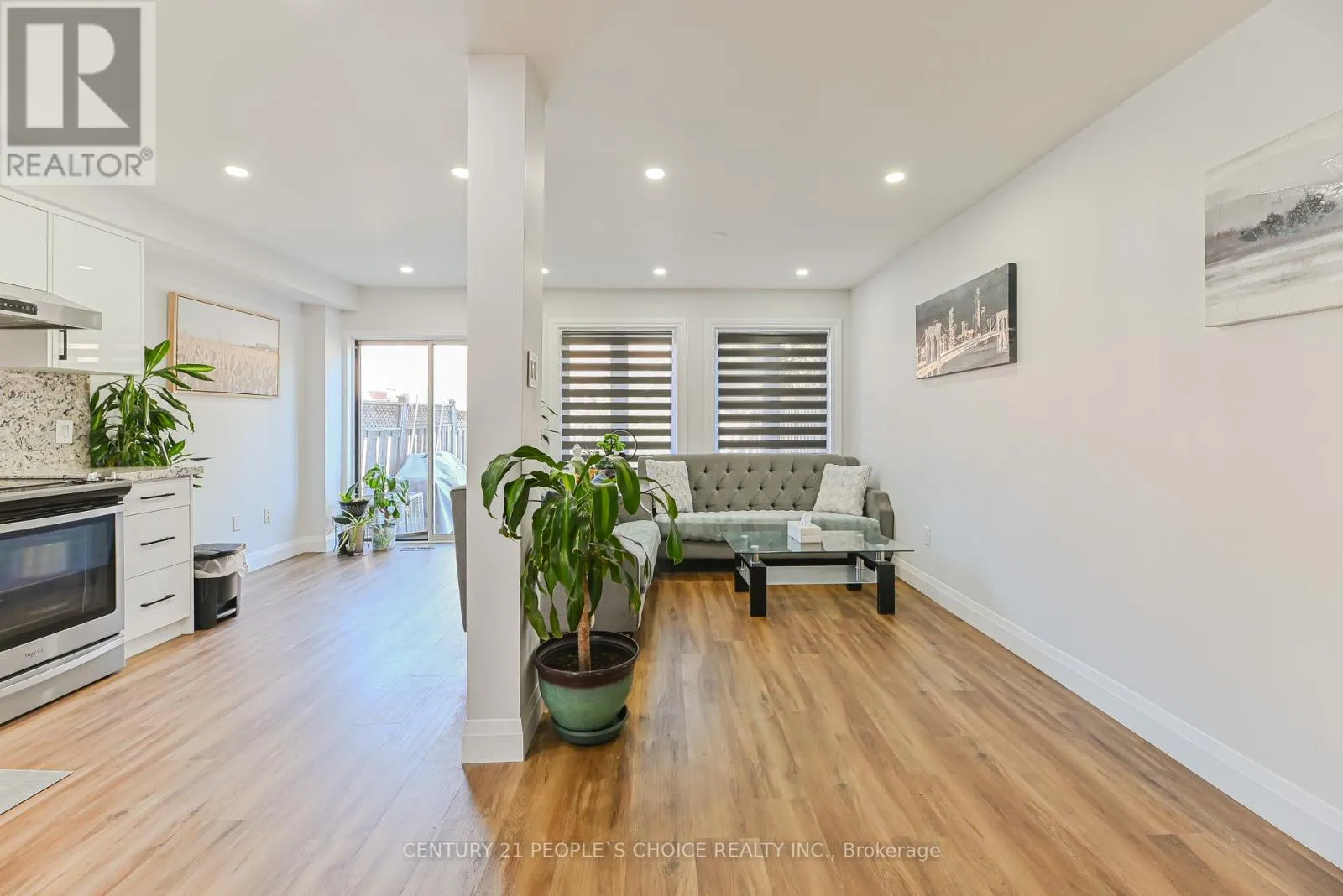 116 GOLDENLIGHT CIRCLE