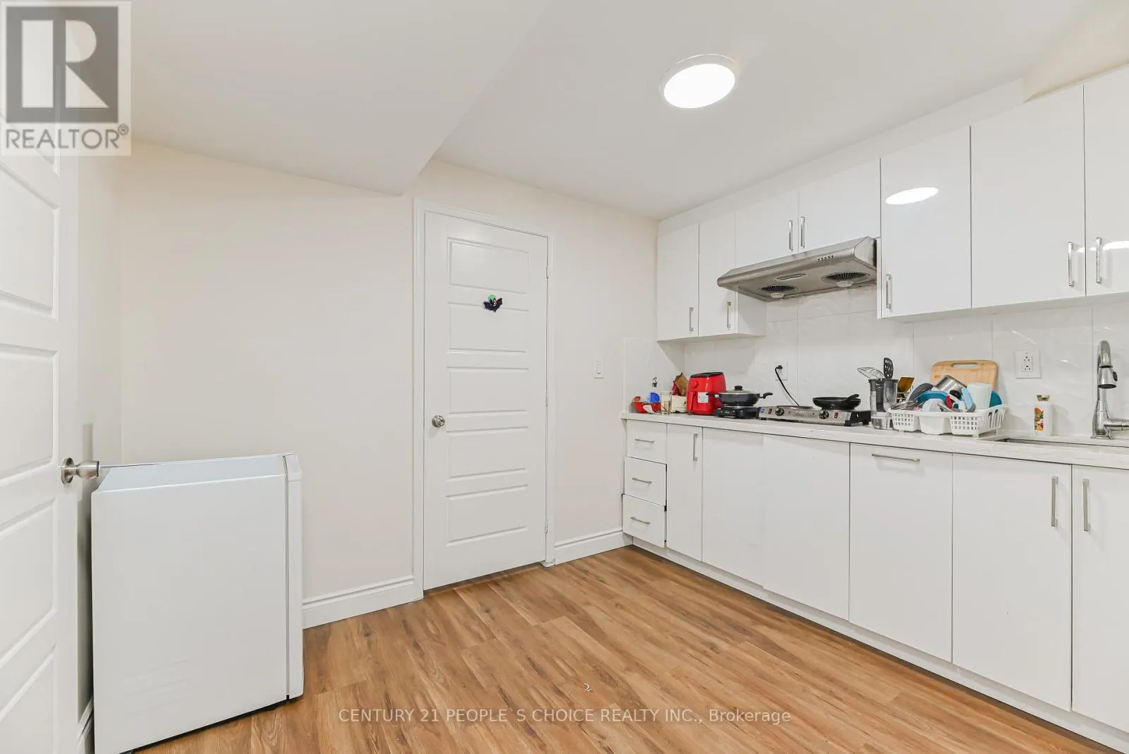 116 GOLDENLIGHT CIRCLE
