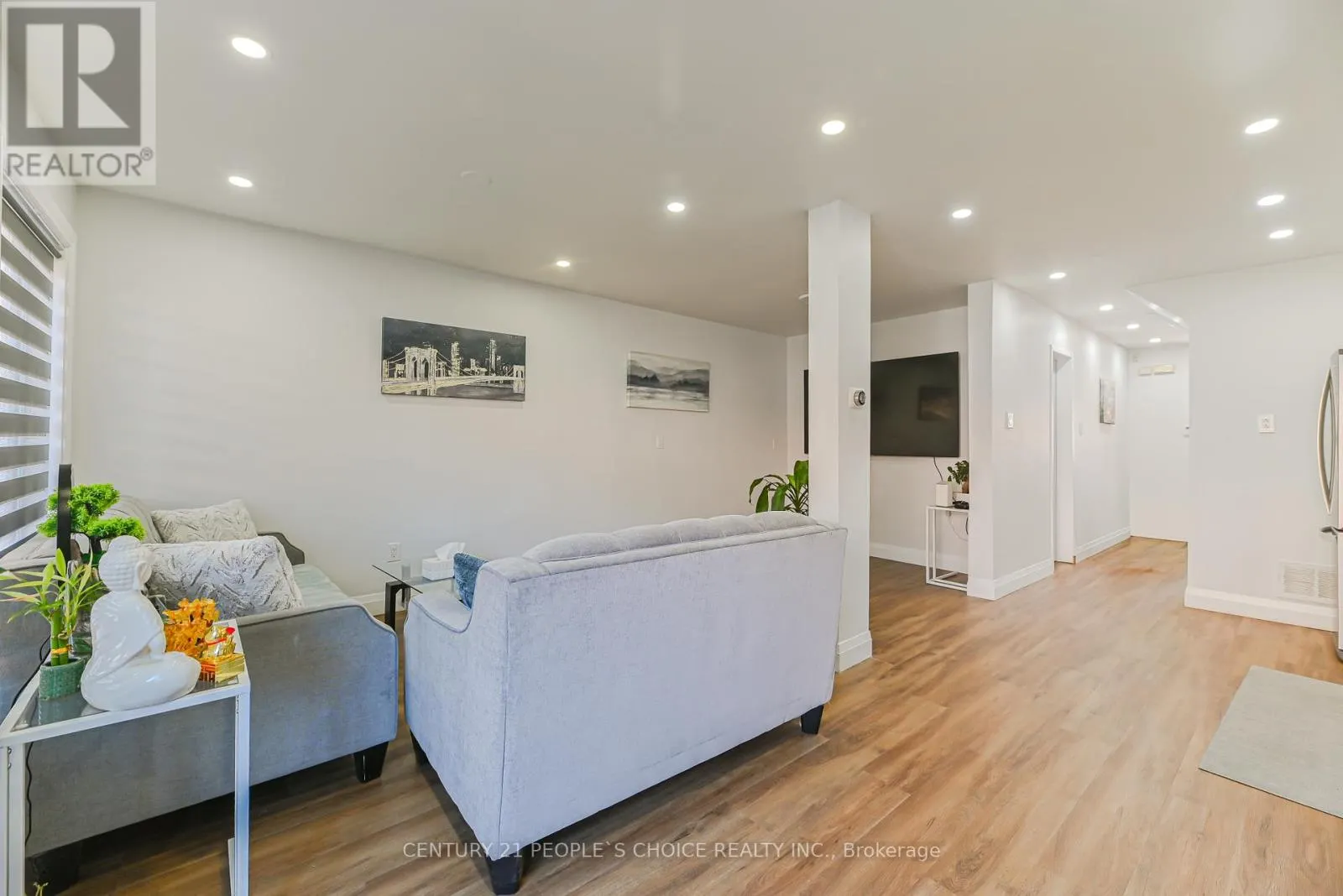 116 GOLDENLIGHT CIRCLE