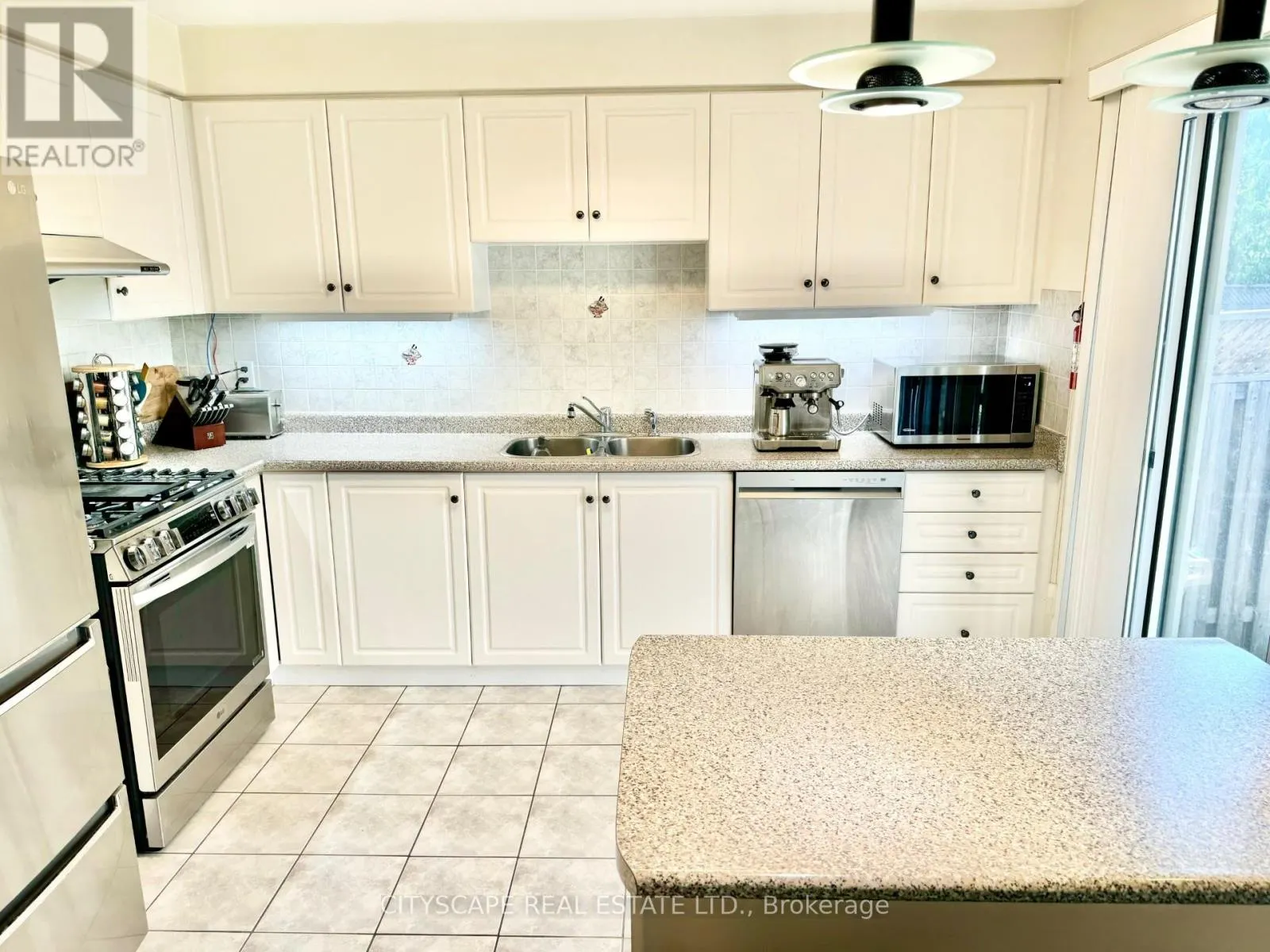 533 LEATHERLEAF DRIVE