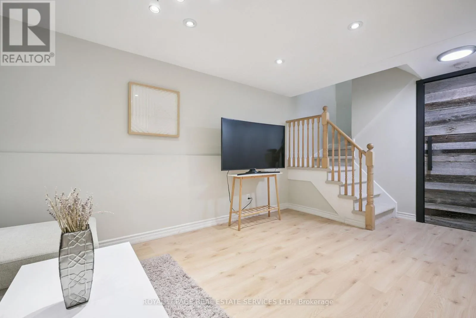 1233 HEDGESTONE CRESCENT