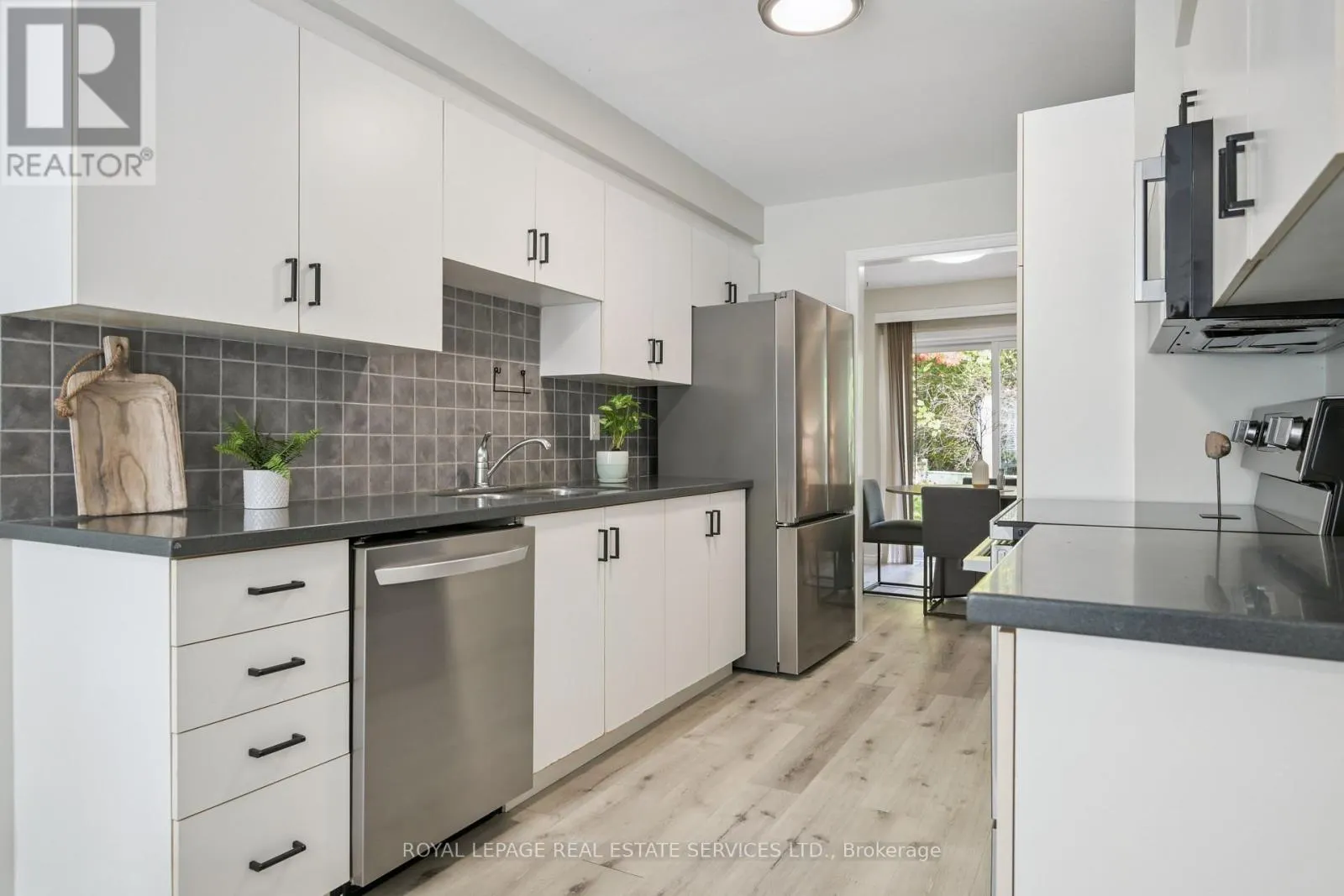 1233 HEDGESTONE CRESCENT