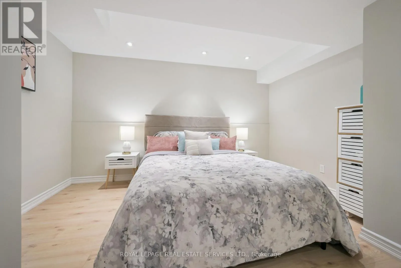 1233 HEDGESTONE CRESCENT