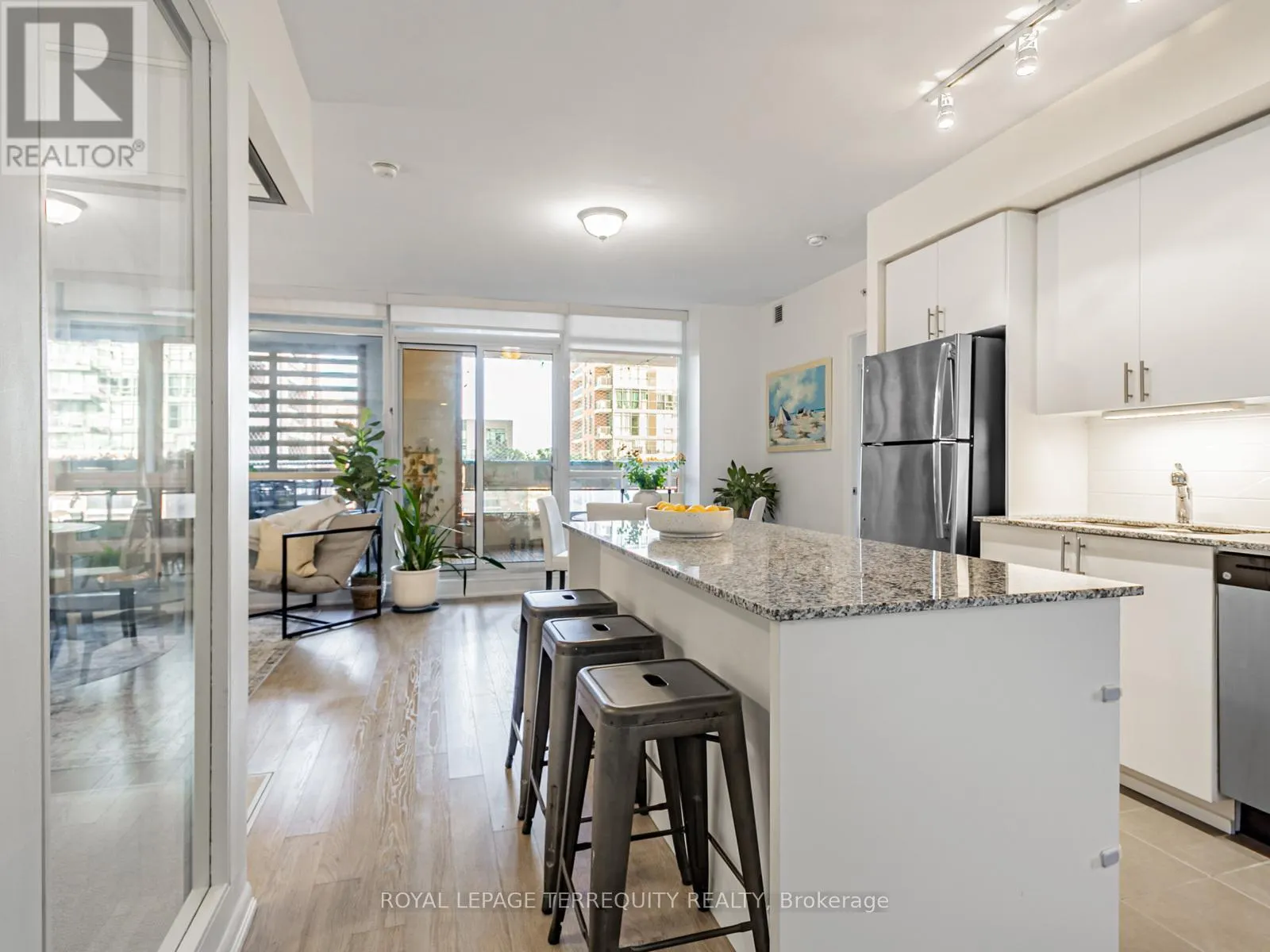 626 - 830 LAWRENCE AVENUE W