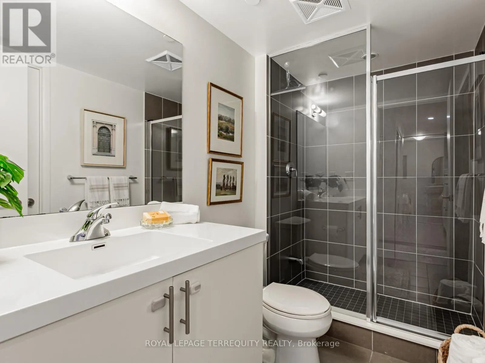 626 - 830 LAWRENCE AVENUE W