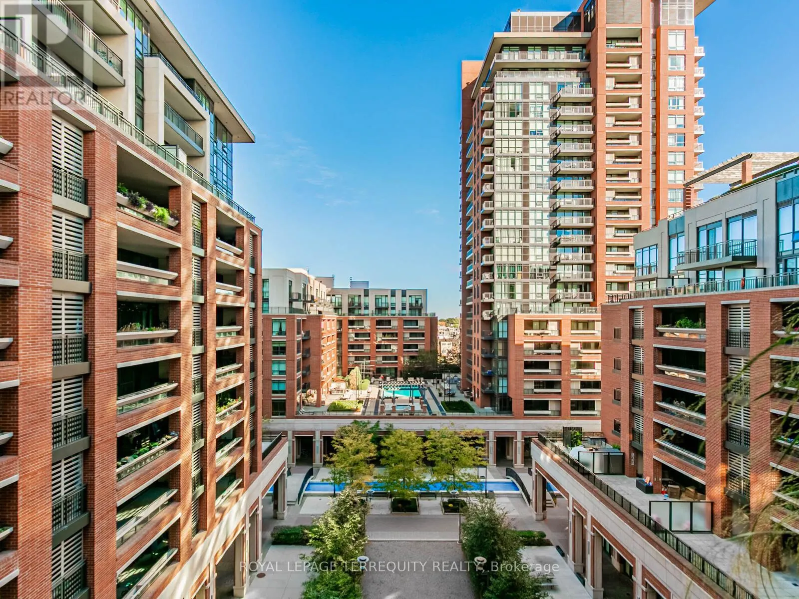 626 - 830 LAWRENCE AVENUE W
