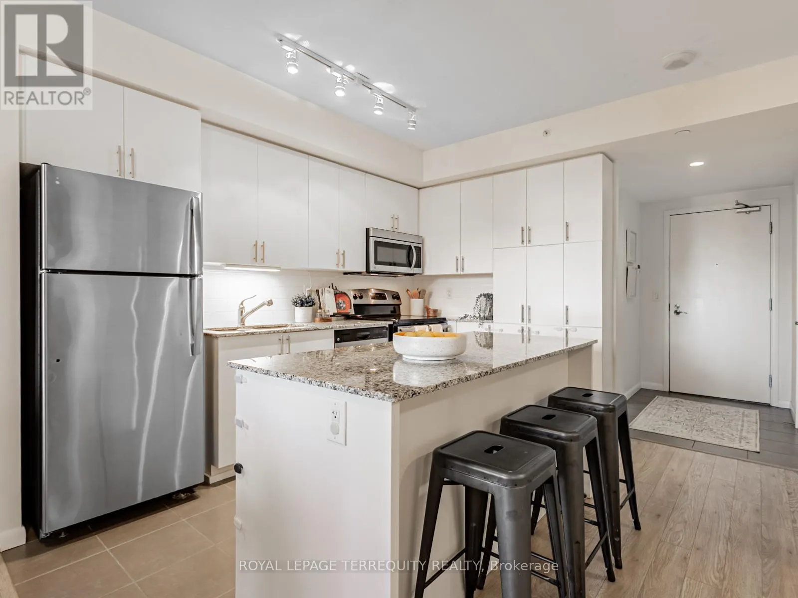 626 - 830 LAWRENCE AVENUE W