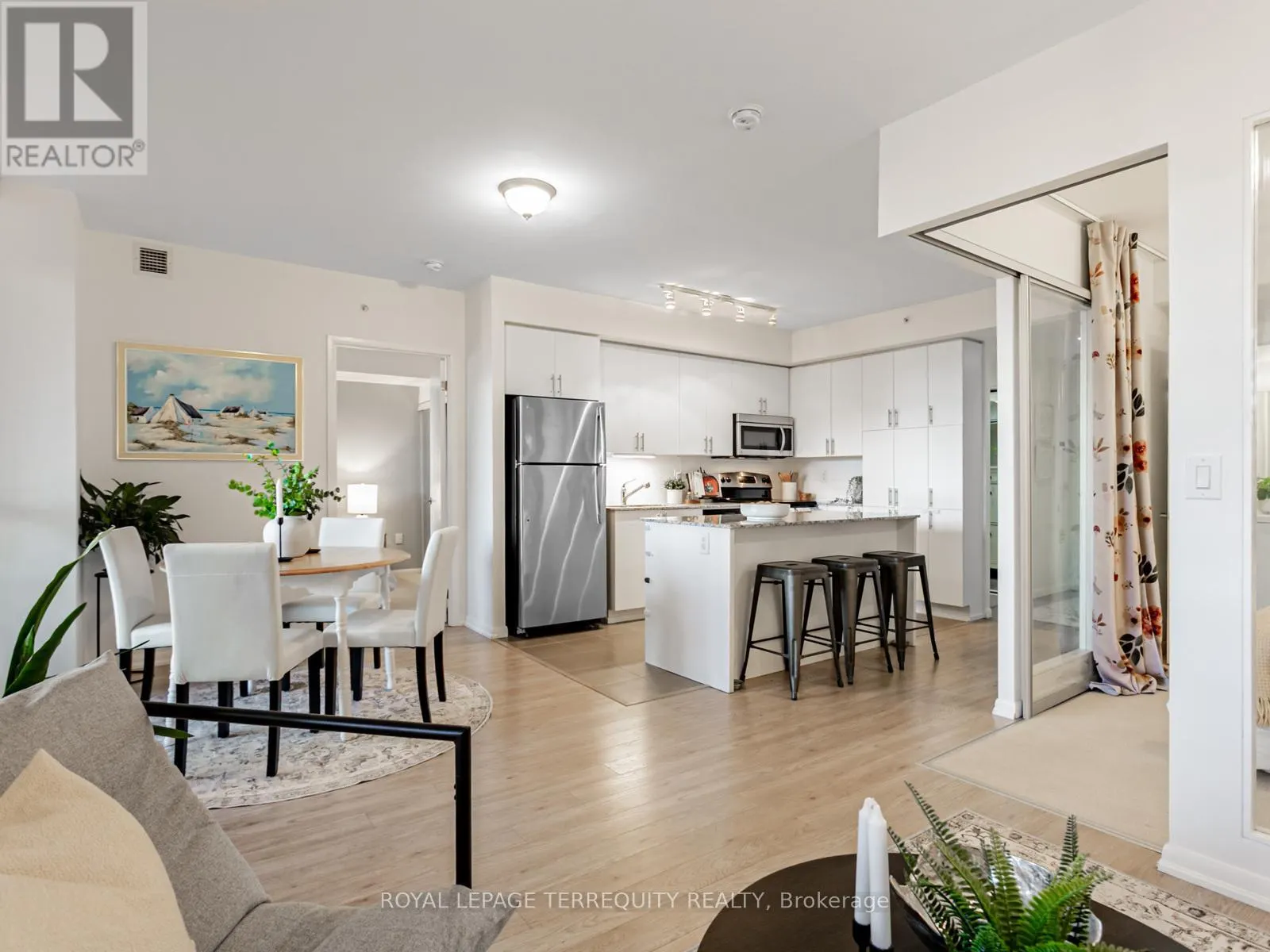 626 - 830 LAWRENCE AVENUE W
