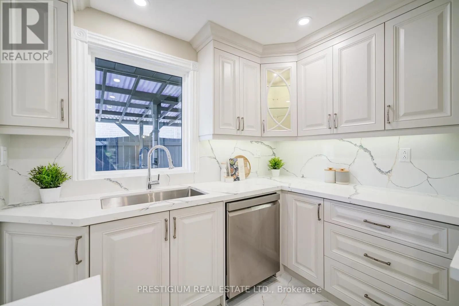 UPPER LEVEL - 6 WILLIS DRIVE