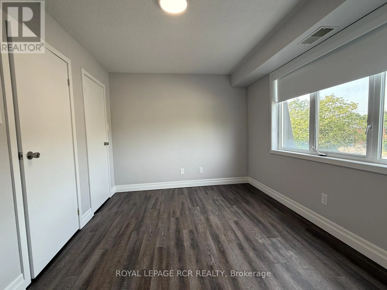 4 - 56 QUEEN STREET N