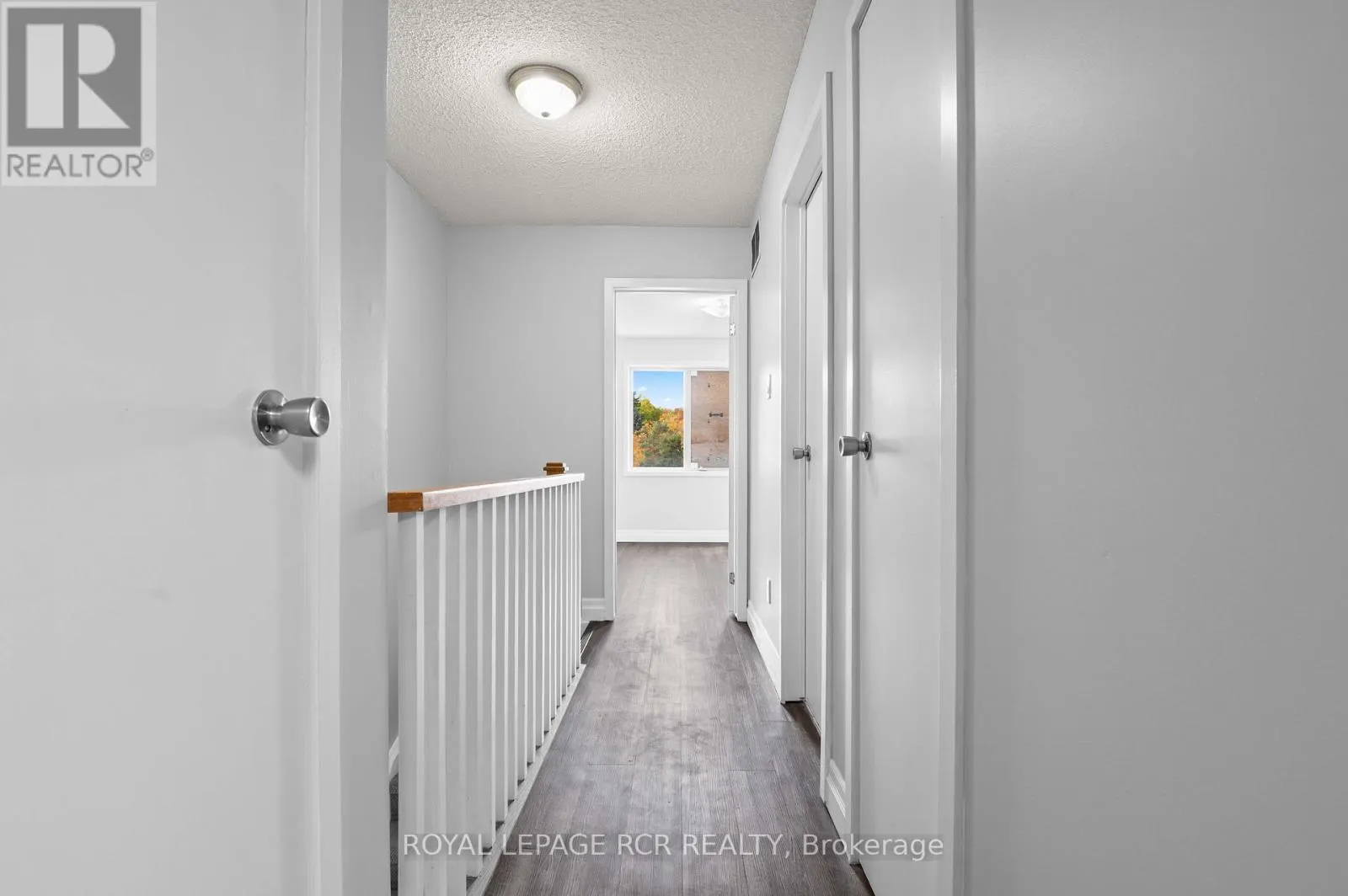 4 - 56 QUEEN STREET N