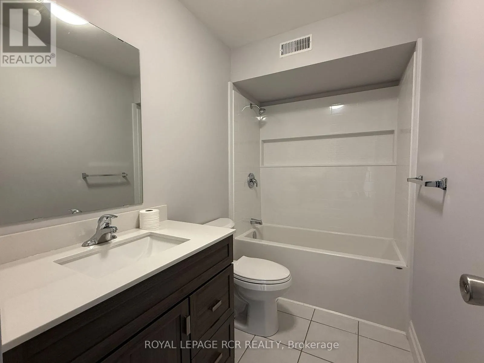 4 - 56 QUEEN STREET N