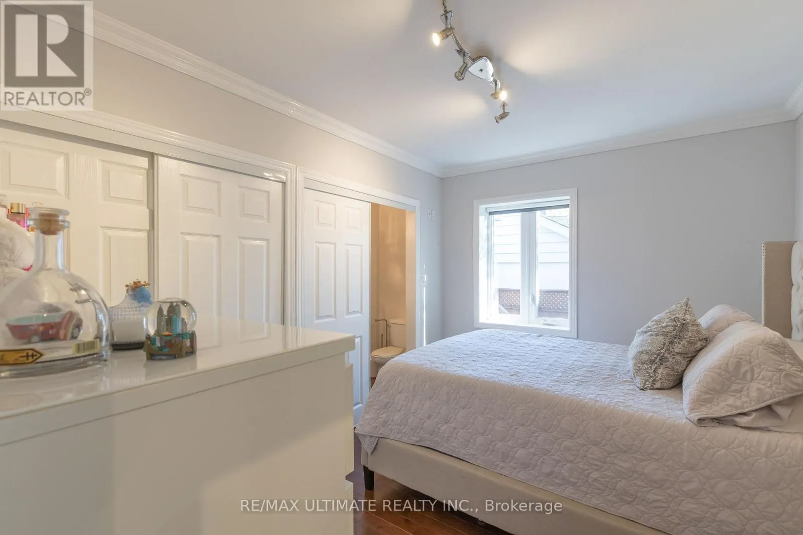 12 WICKFORD DRIVE