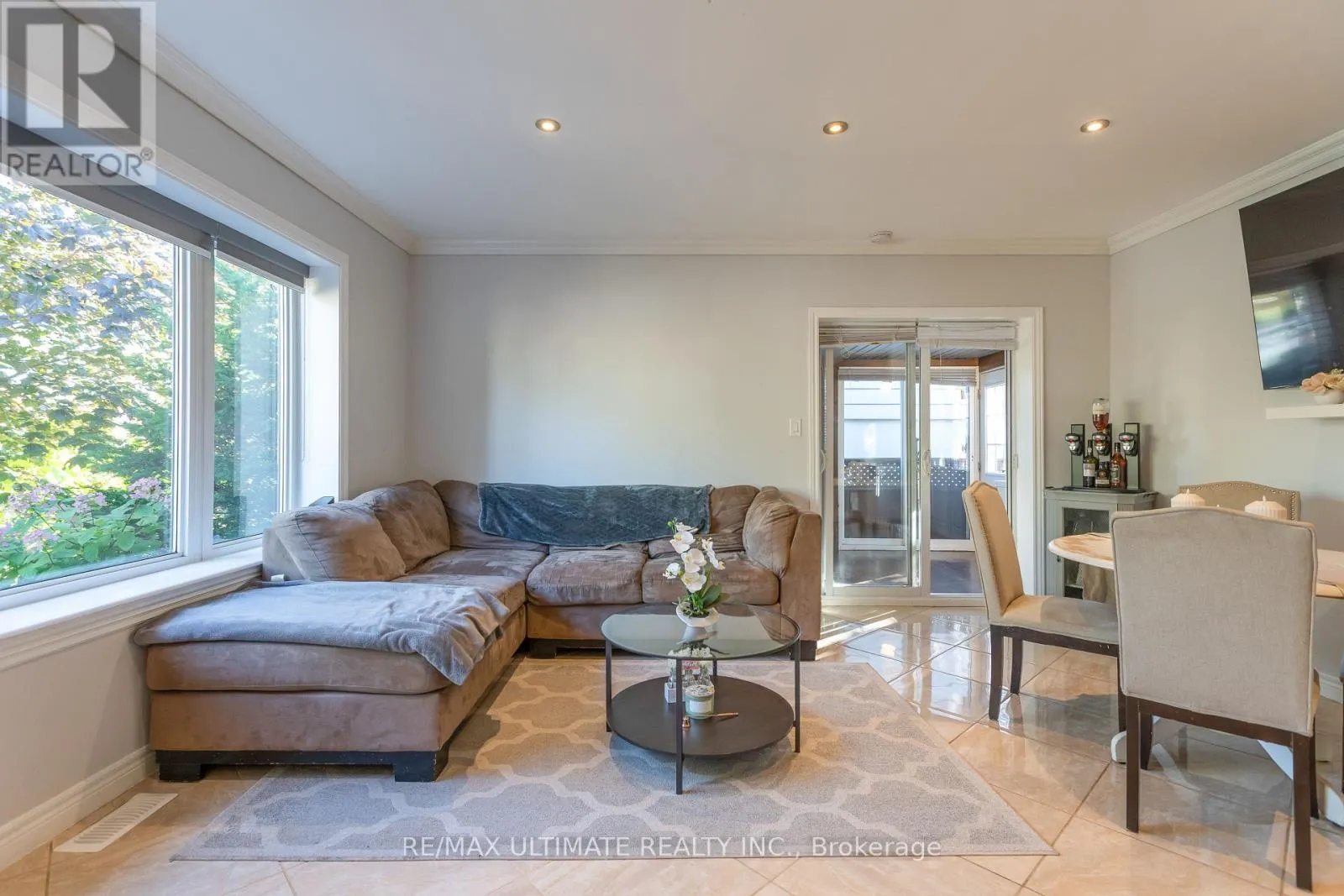 12 WICKFORD DRIVE