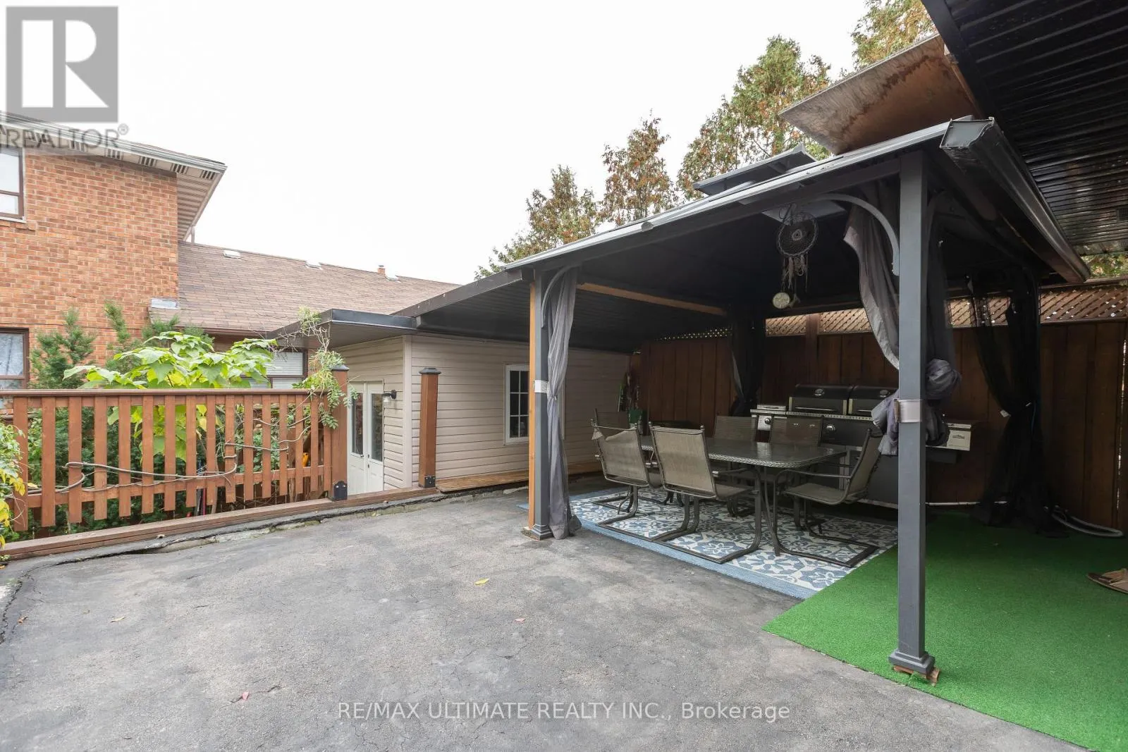 12 WICKFORD DRIVE