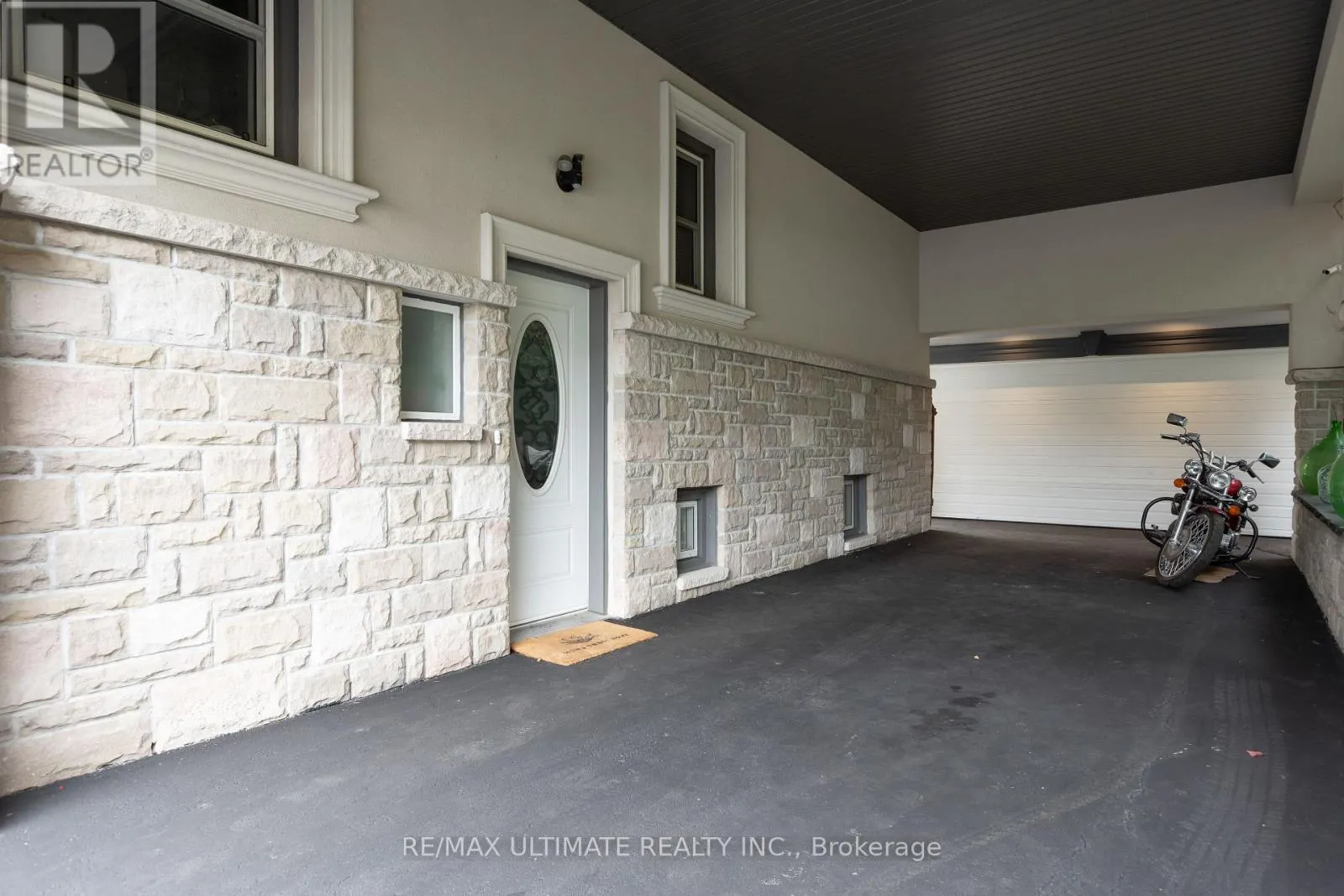 12 WICKFORD DRIVE