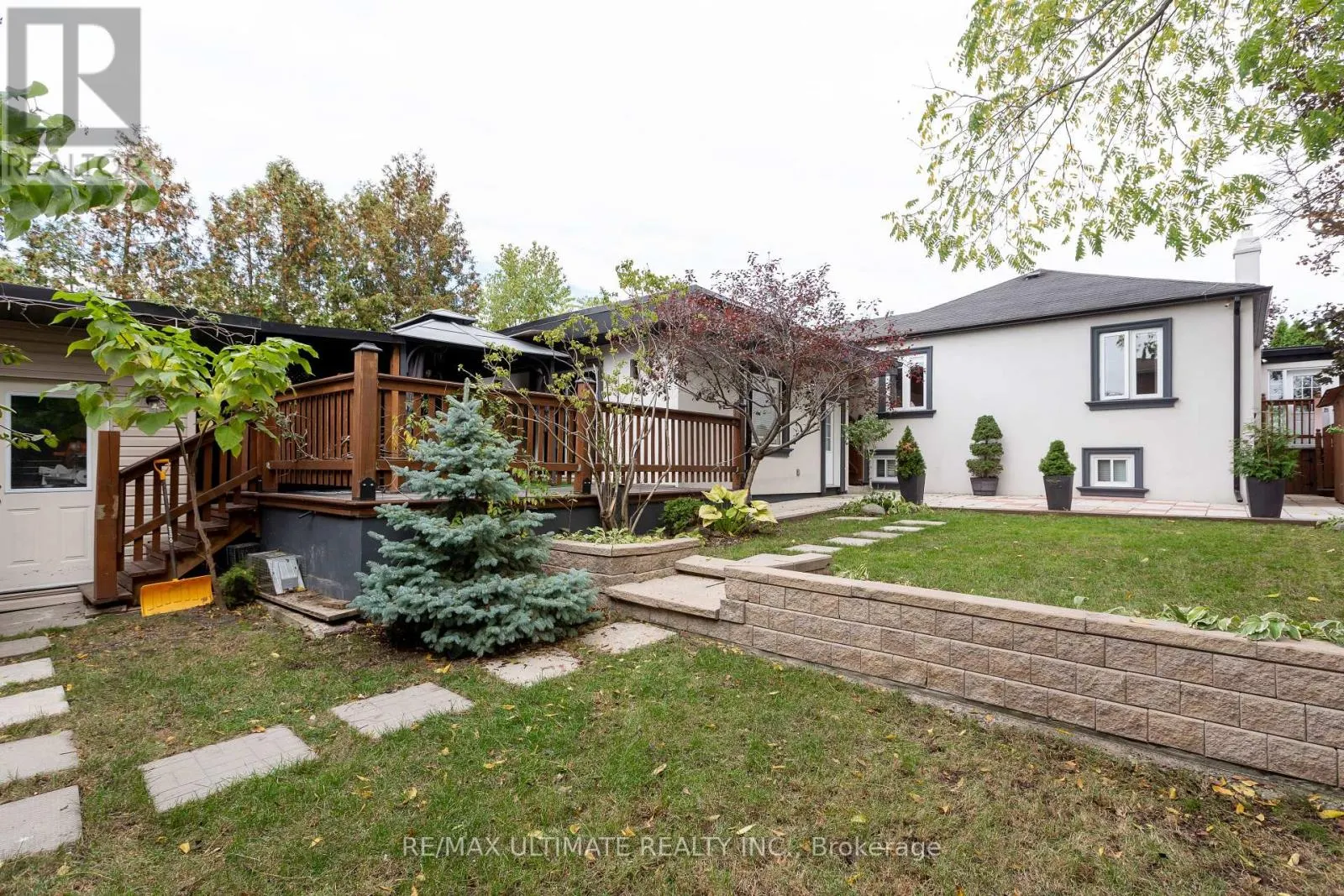 12 WICKFORD DRIVE