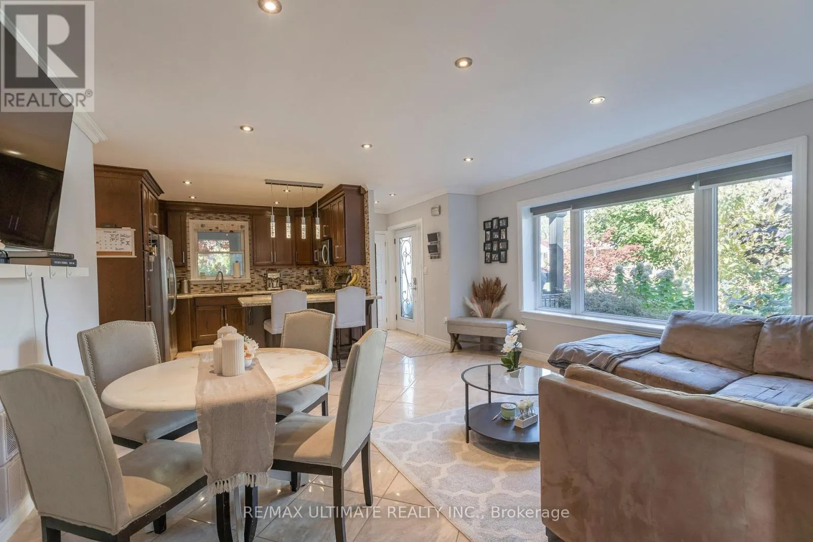 12 WICKFORD DRIVE