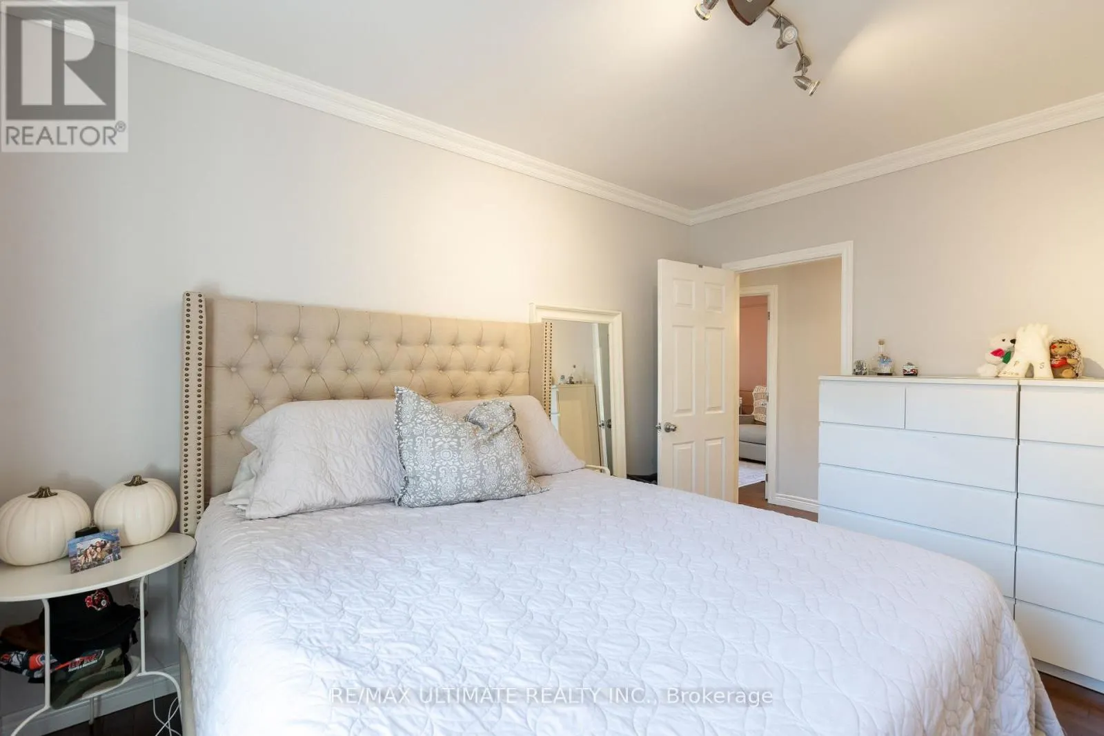 12 WICKFORD DRIVE