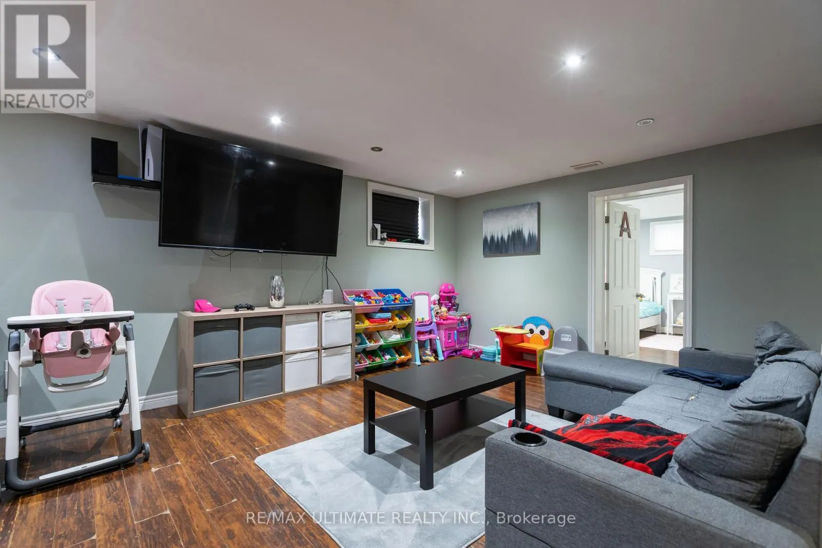 12 WICKFORD DRIVE