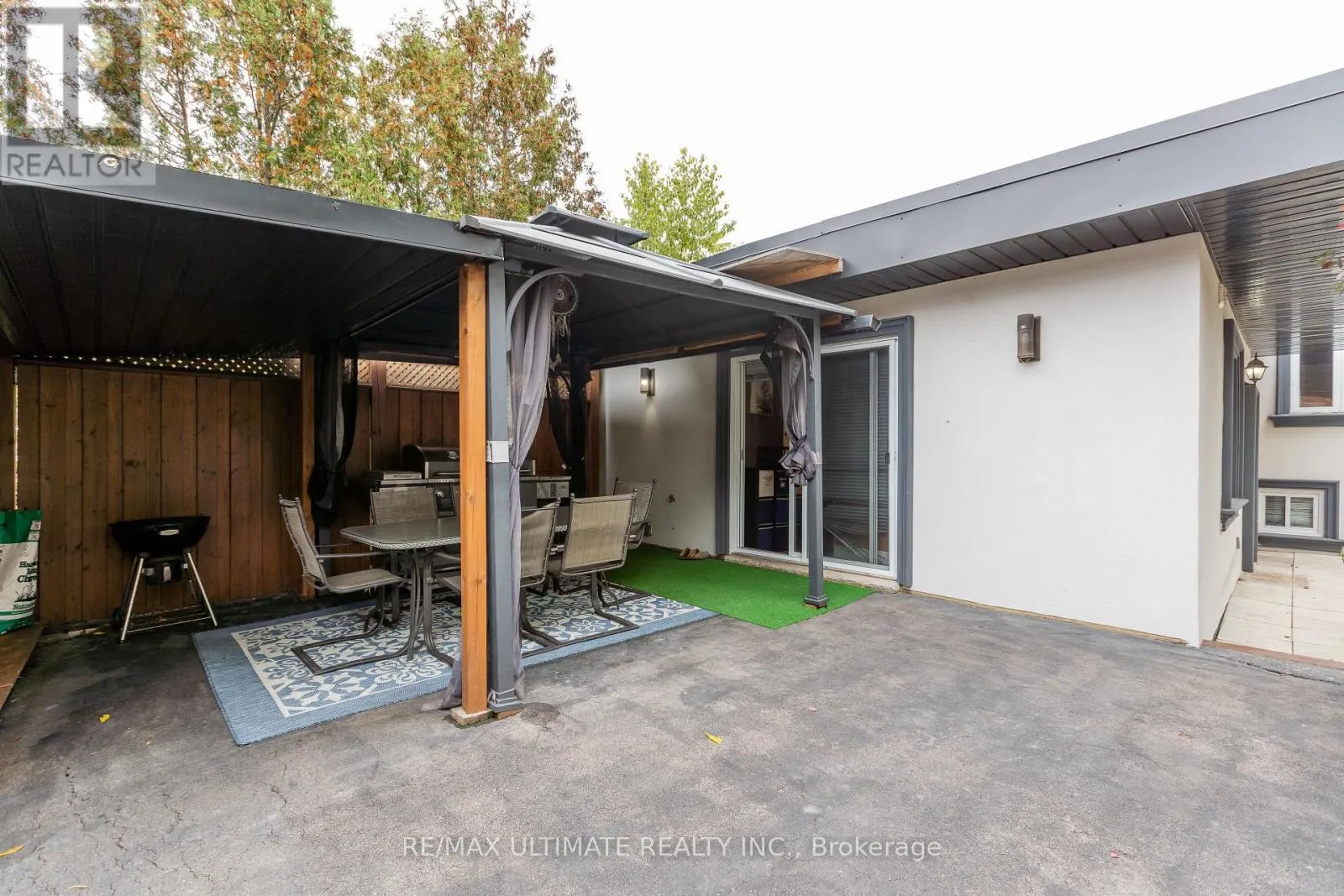 12 WICKFORD DRIVE