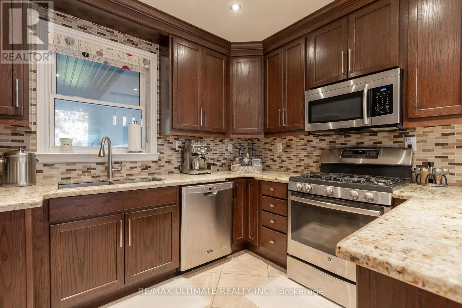 12 WICKFORD DRIVE