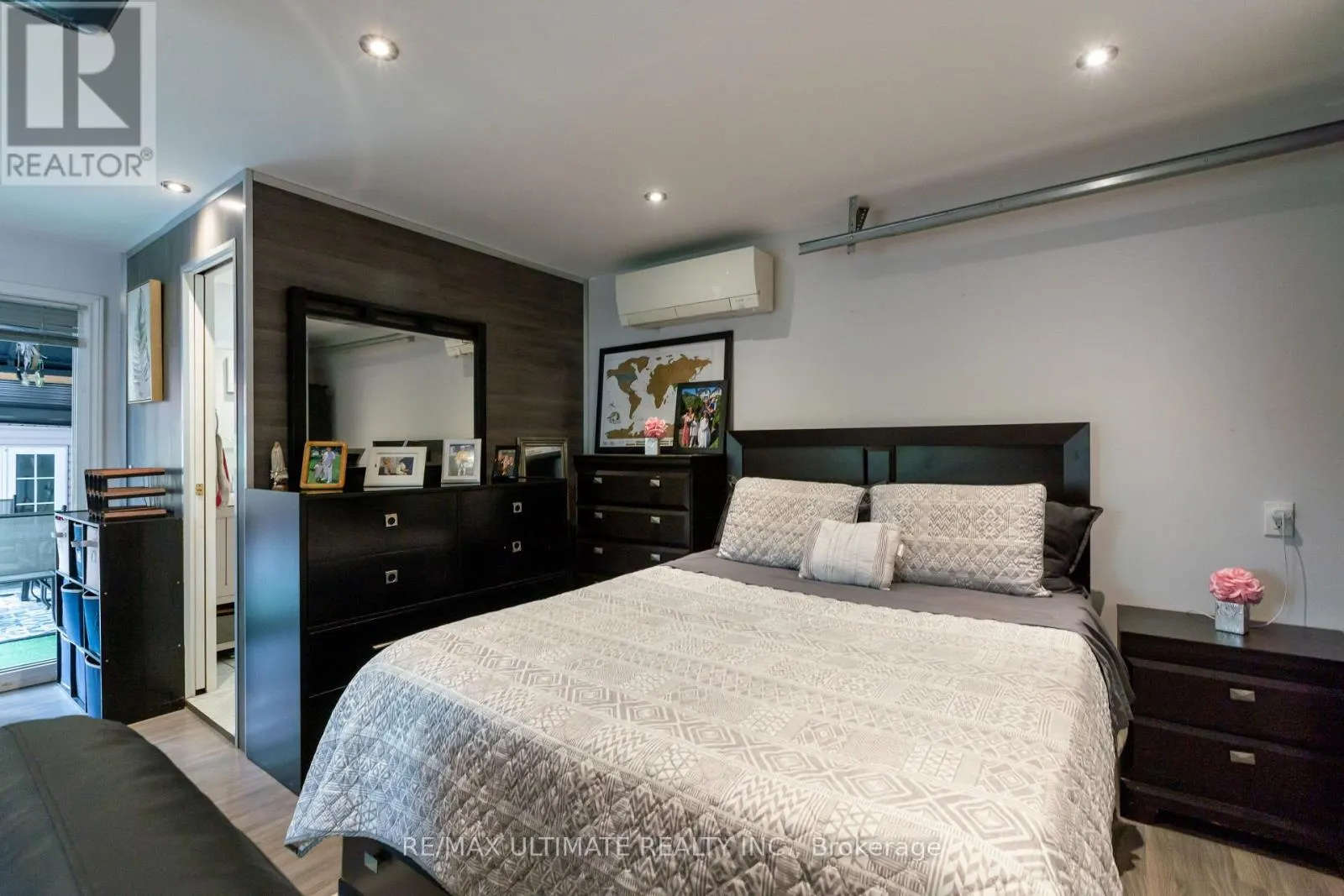 12 WICKFORD DRIVE