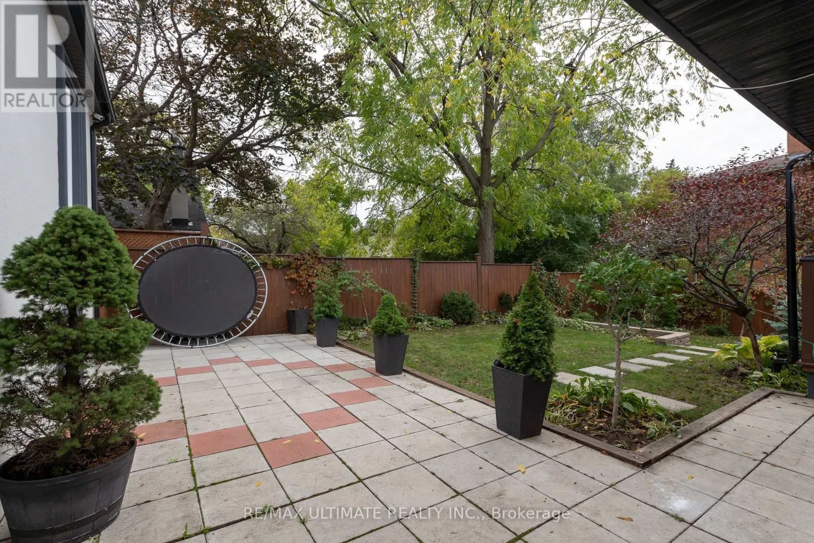 12 WICKFORD DRIVE