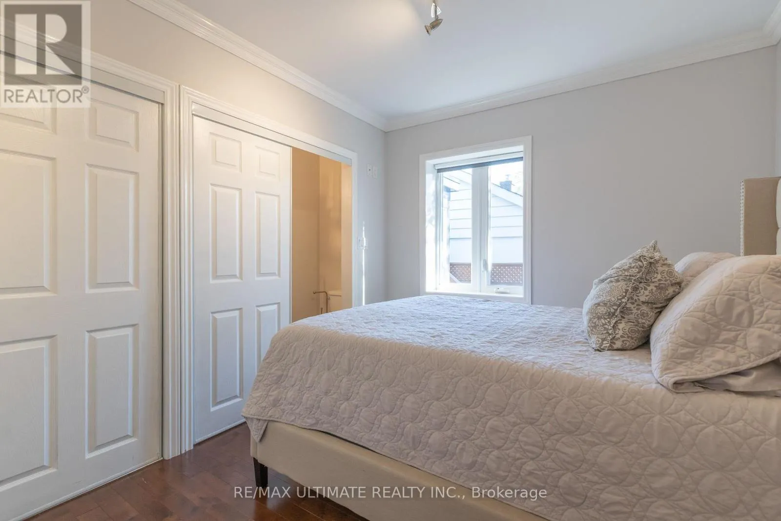 12 WICKFORD DRIVE