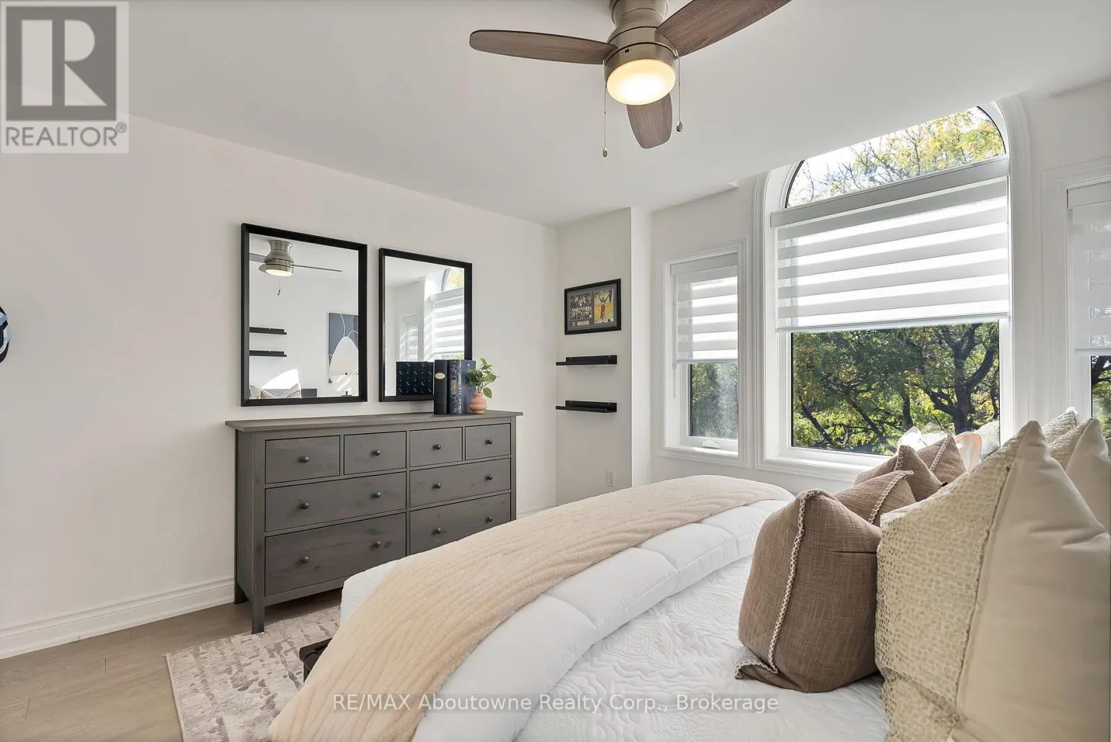2599 CASTLE HILL CRESCENT
