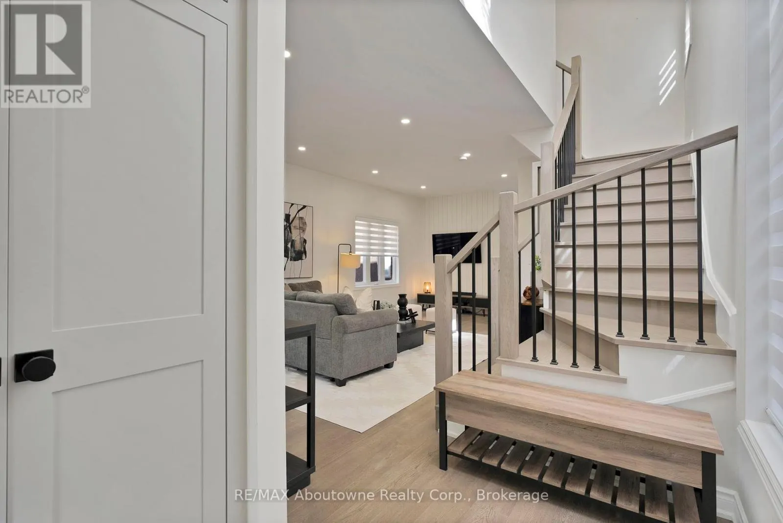 2599 CASTLE HILL CRESCENT