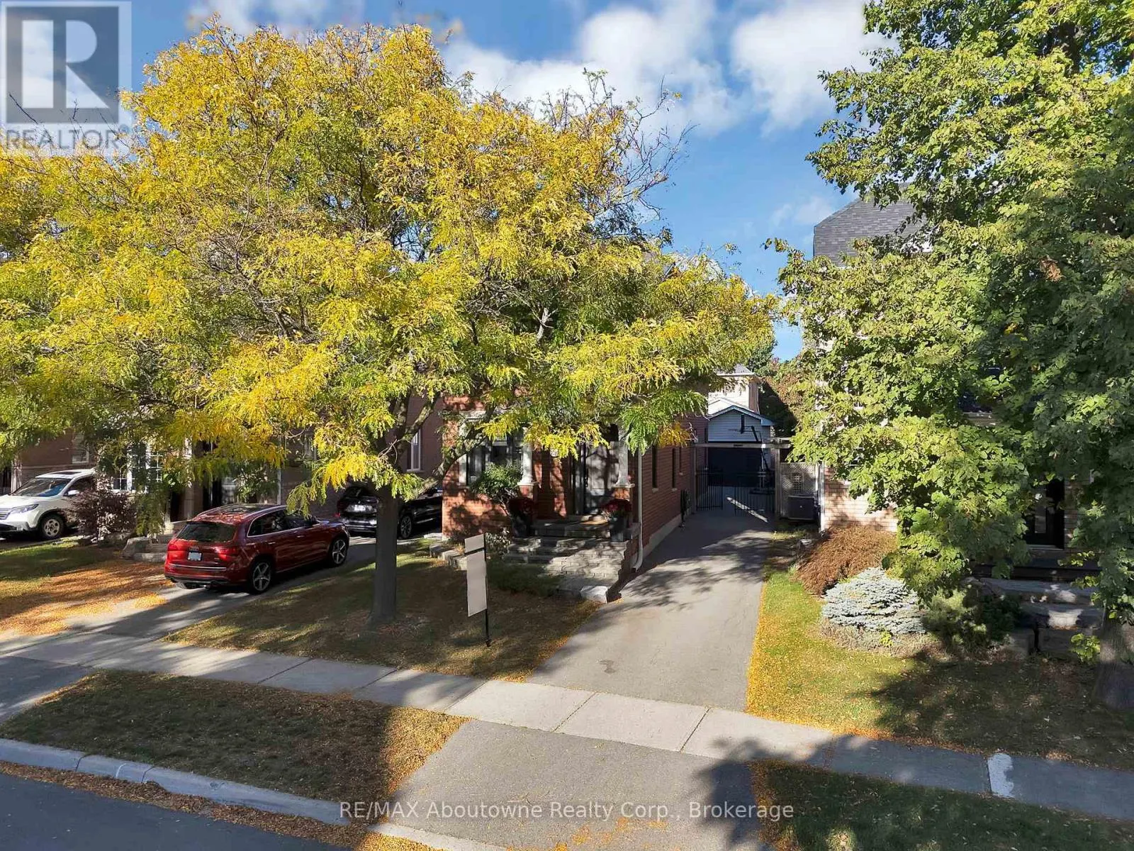 2599 CASTLE HILL CRESCENT