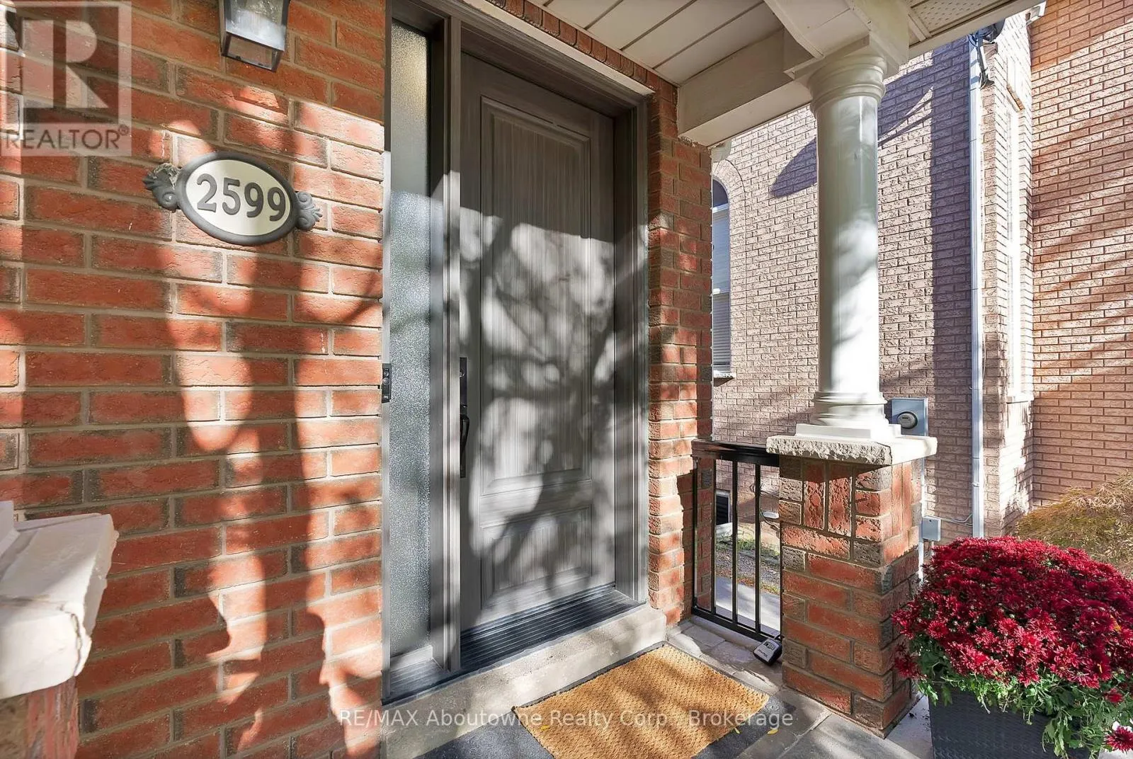 2599 CASTLE HILL CRESCENT