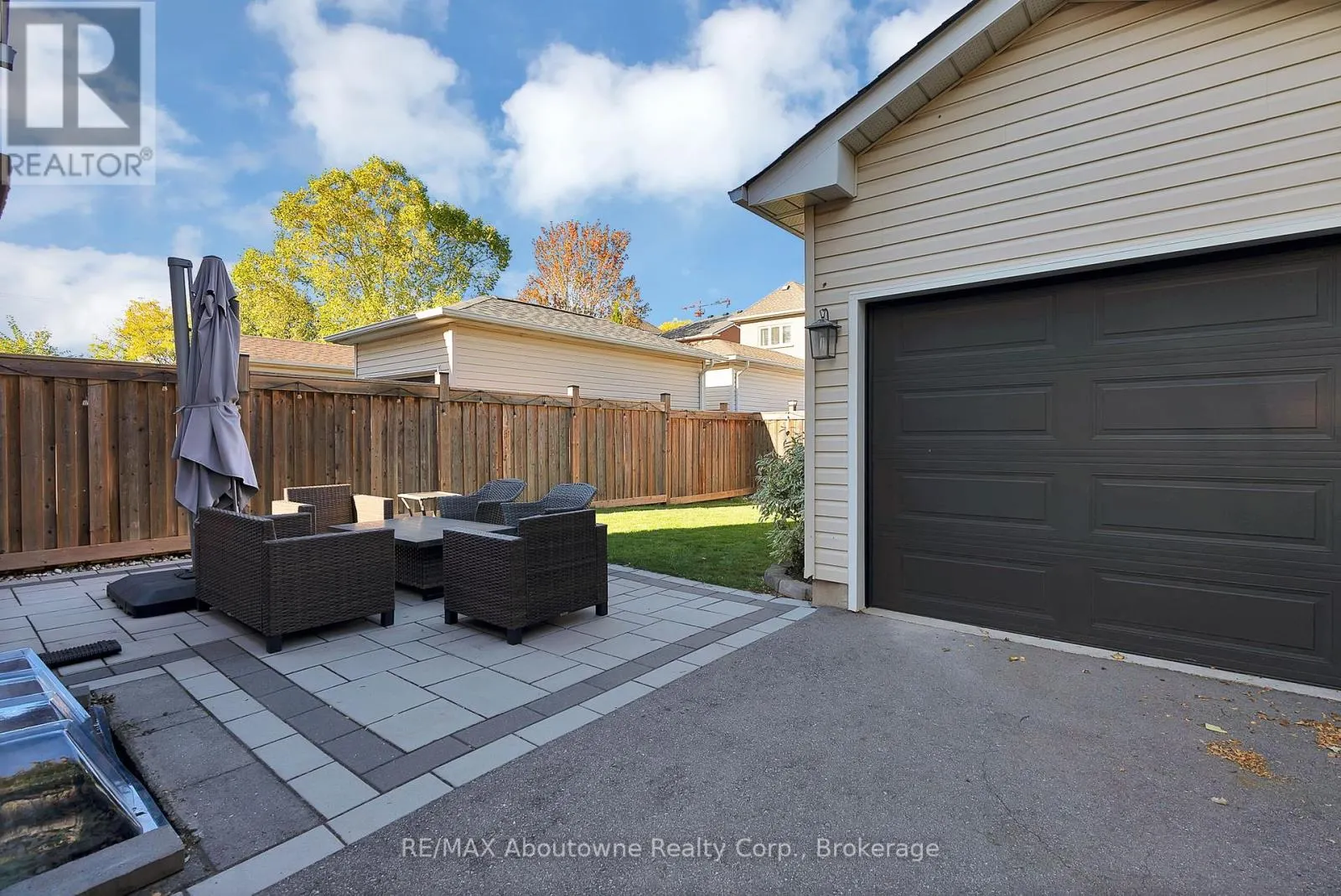 2599 CASTLE HILL CRESCENT