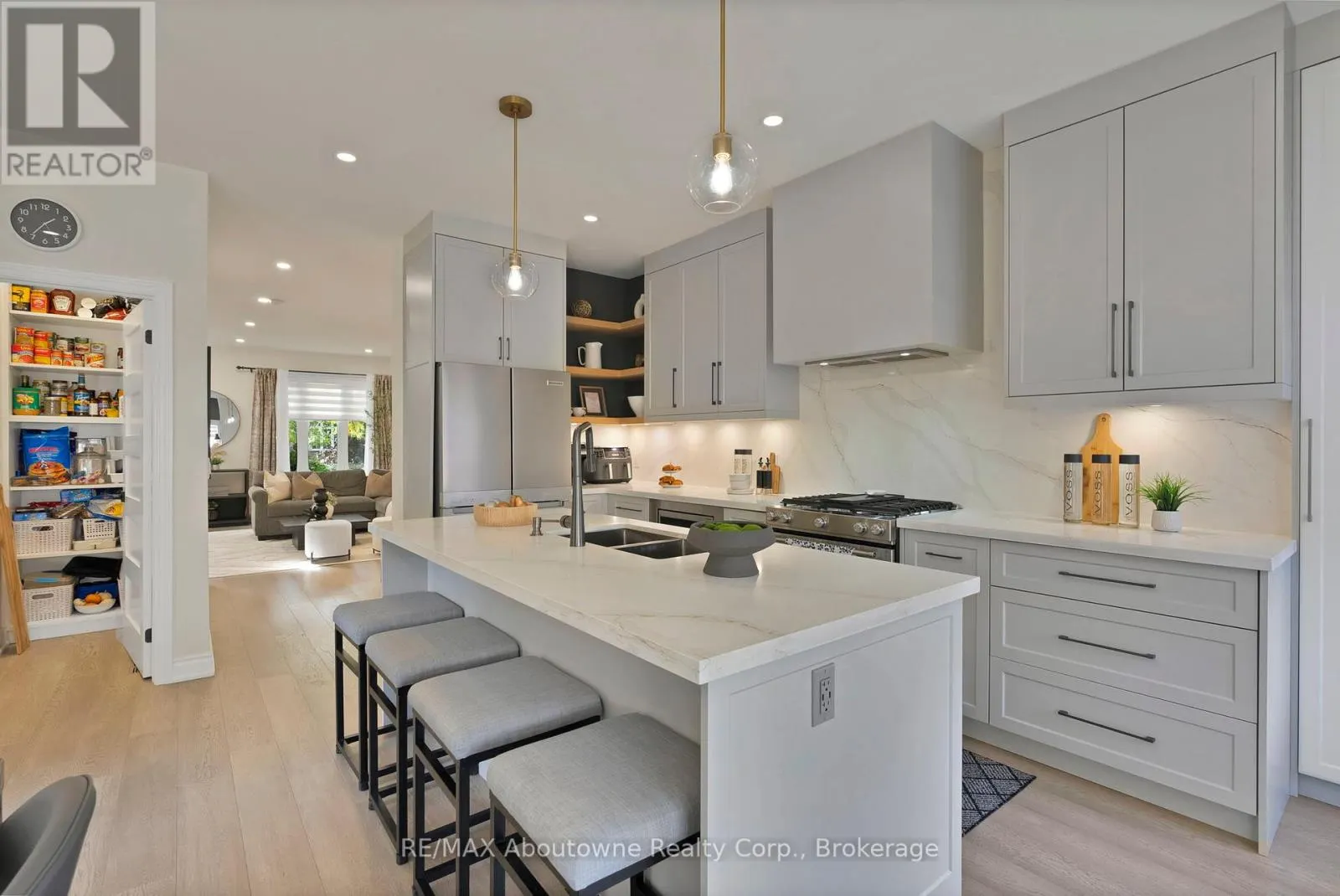 2599 CASTLE HILL CRESCENT