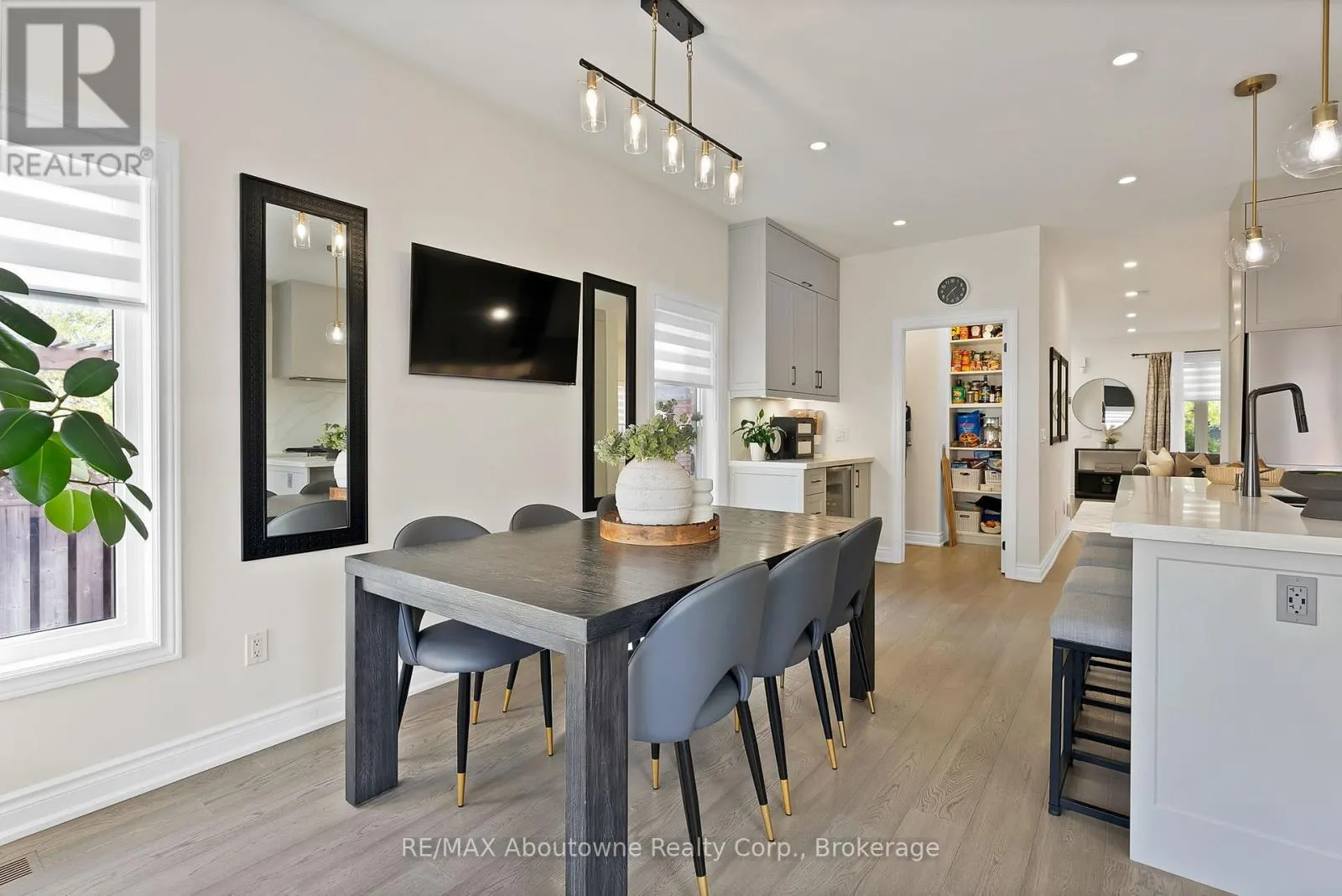 2599 CASTLE HILL CRESCENT