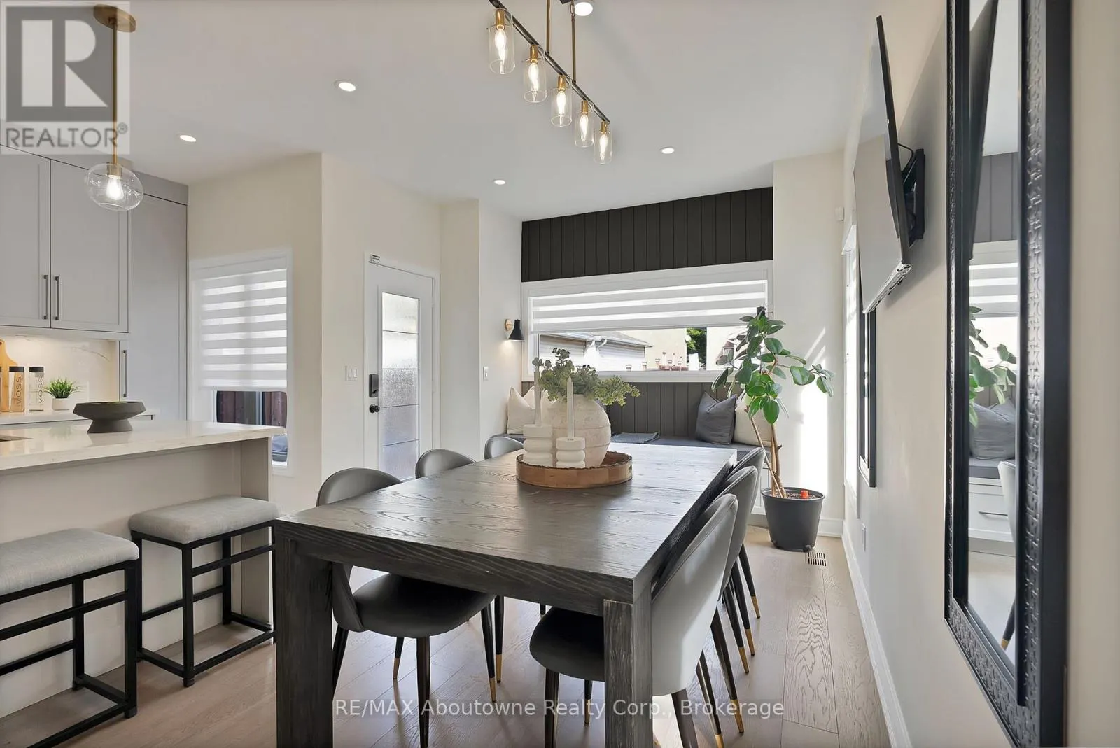 2599 CASTLE HILL CRESCENT