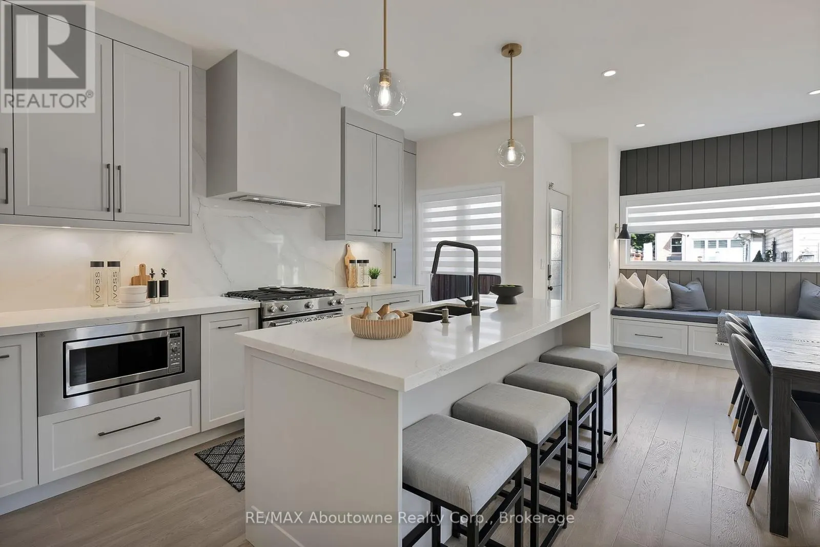 2599 CASTLE HILL CRESCENT