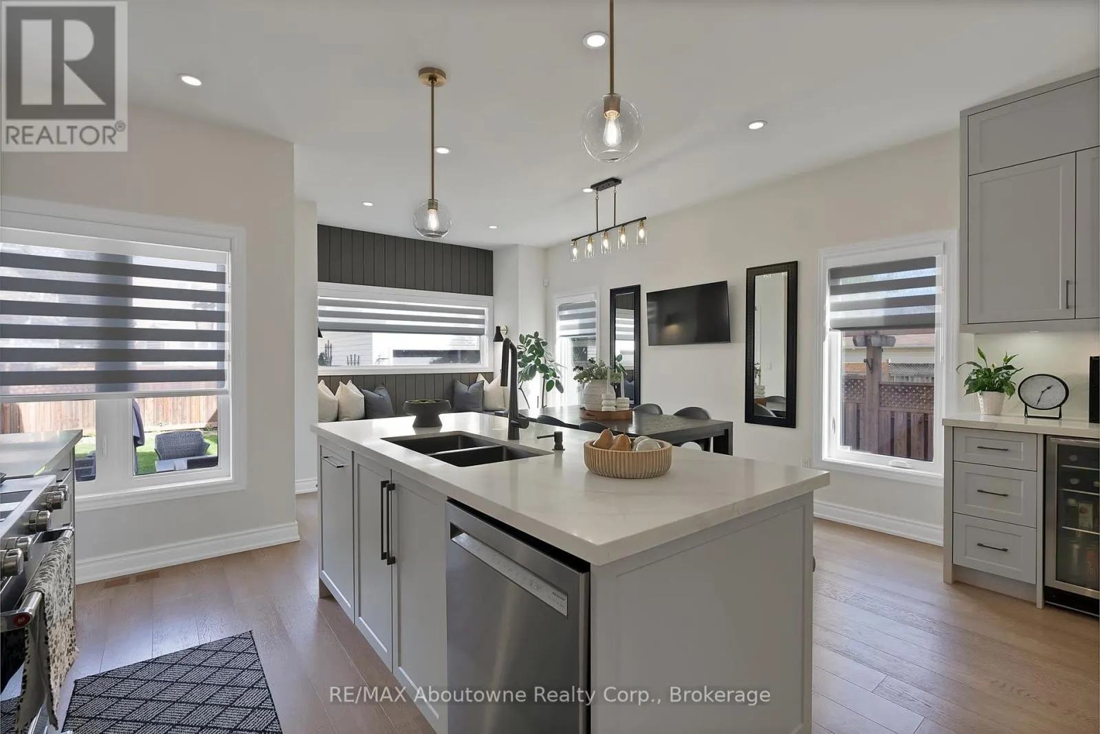 2599 CASTLE HILL CRESCENT
