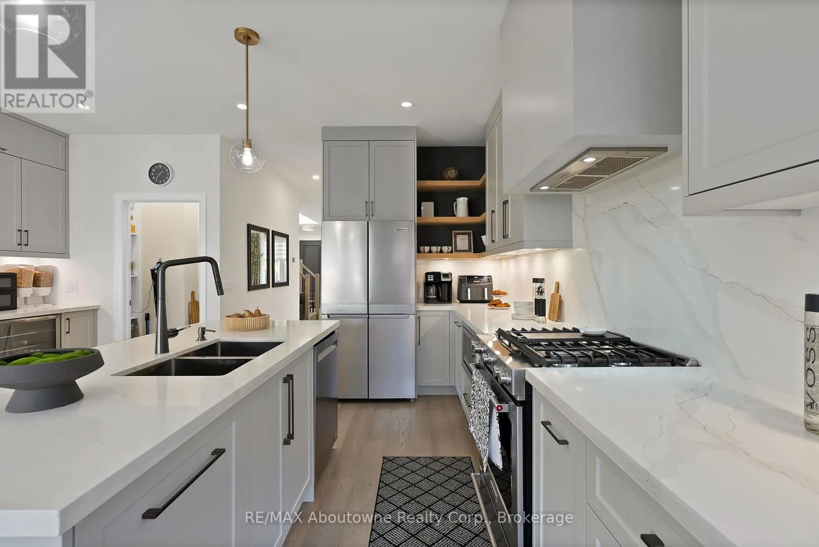 2599 CASTLE HILL CRESCENT
