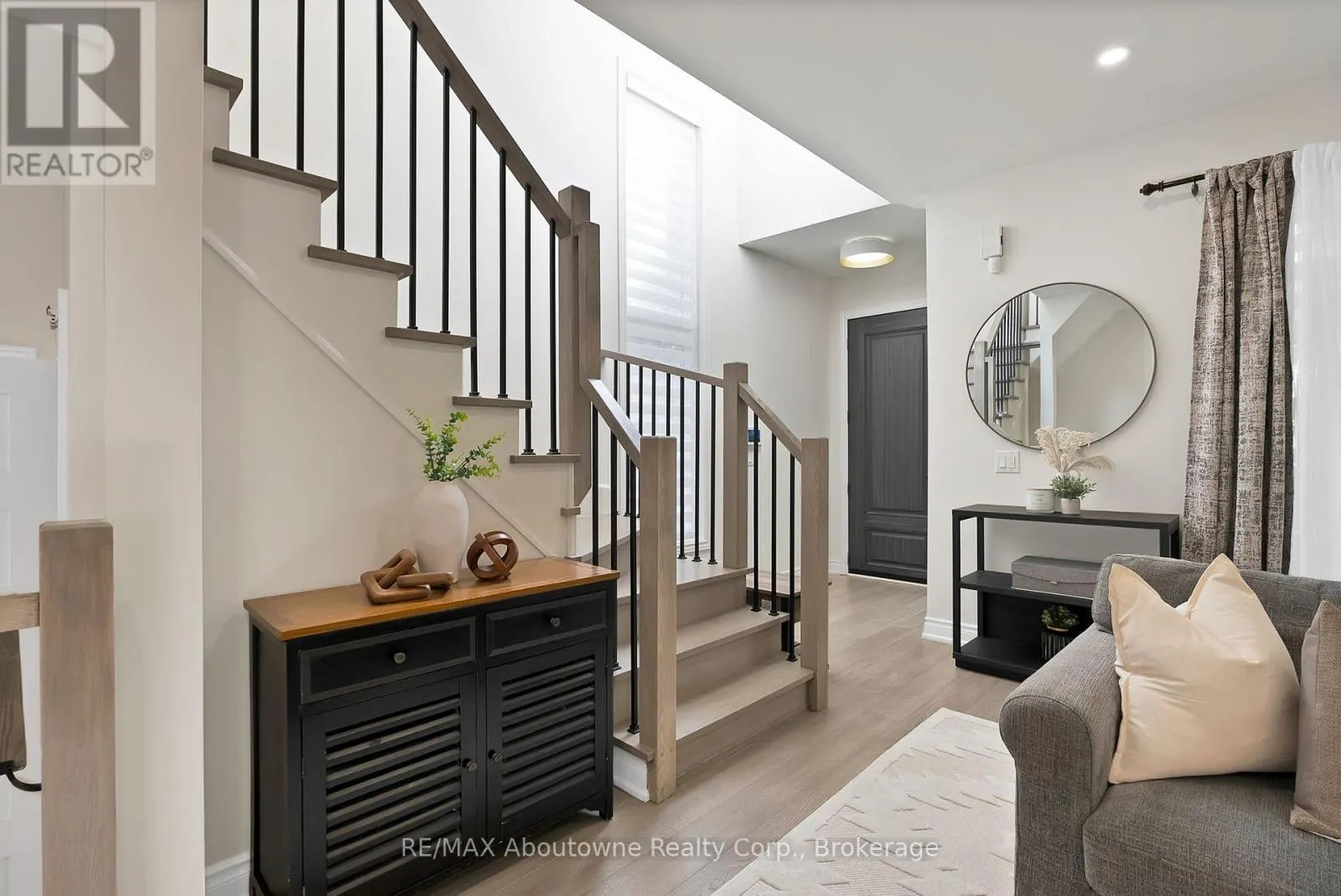 2599 CASTLE HILL CRESCENT