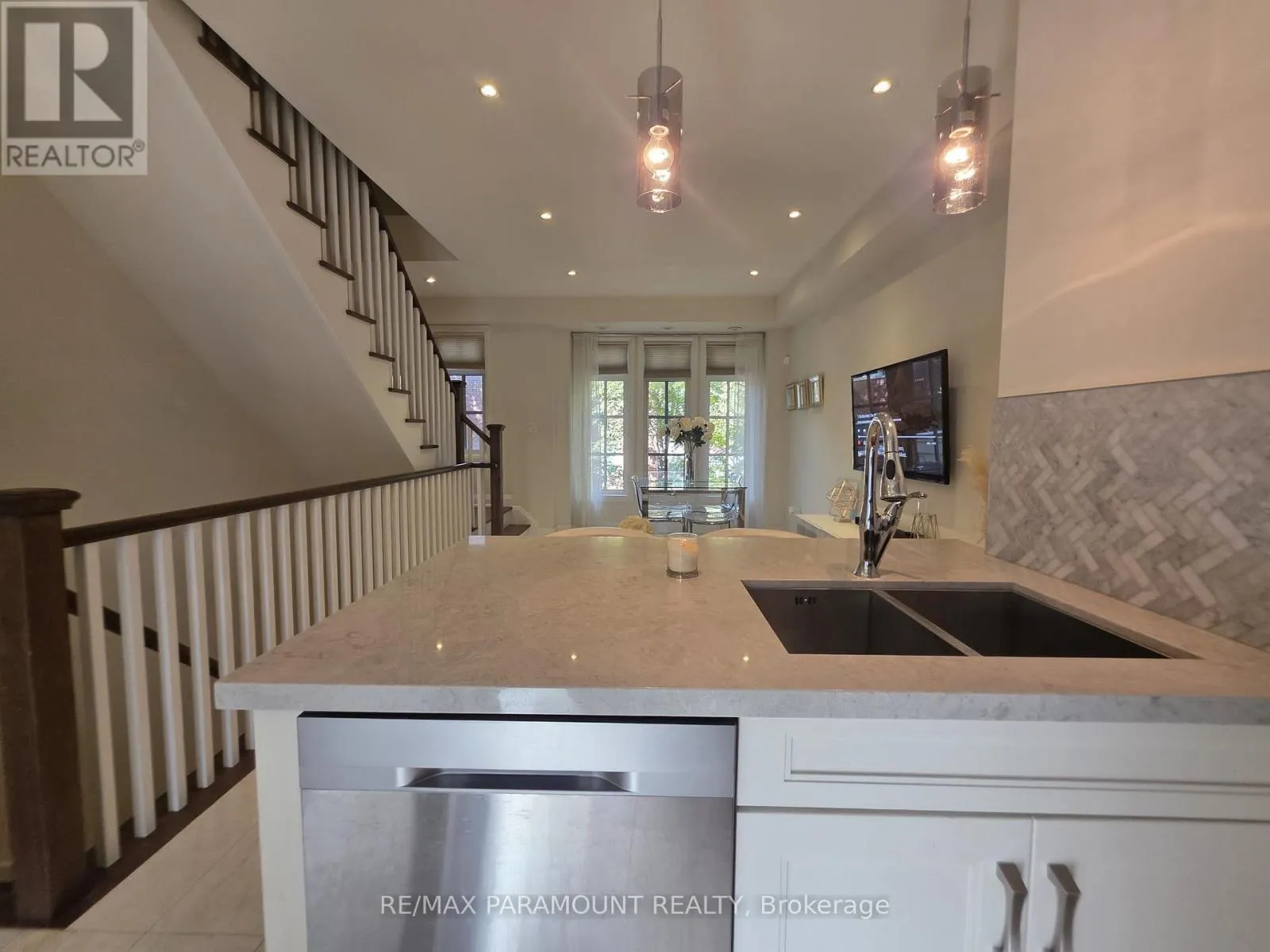 12 - 3077 CAWTHRA ROAD