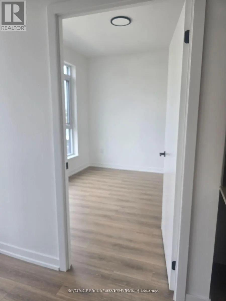 203 - 10 LAGERFELD DRIVE